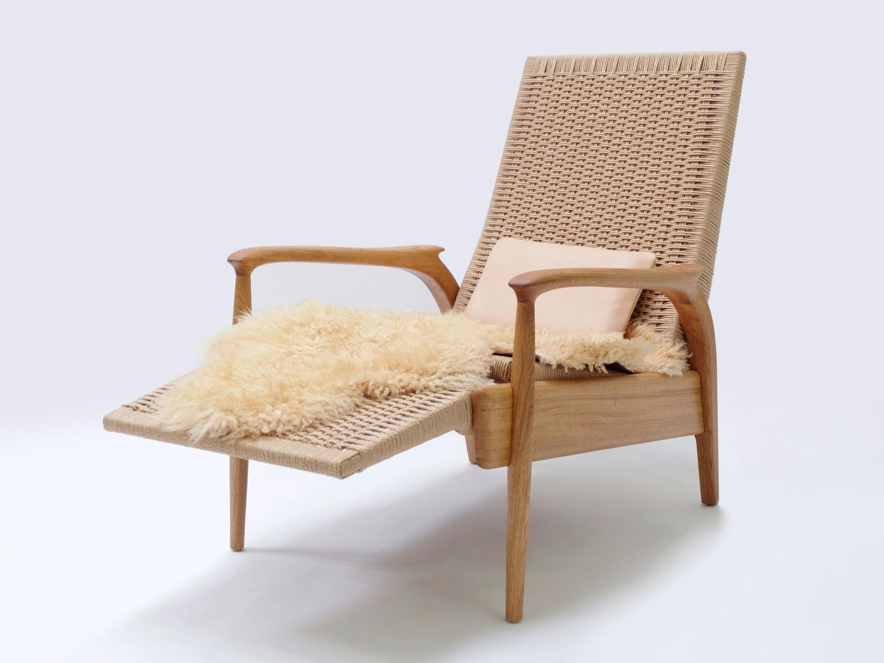 Contemporary Pair of Reclining Armchairs, Solid Oak, Natural Danish Cord, Leather Cushions For Sale