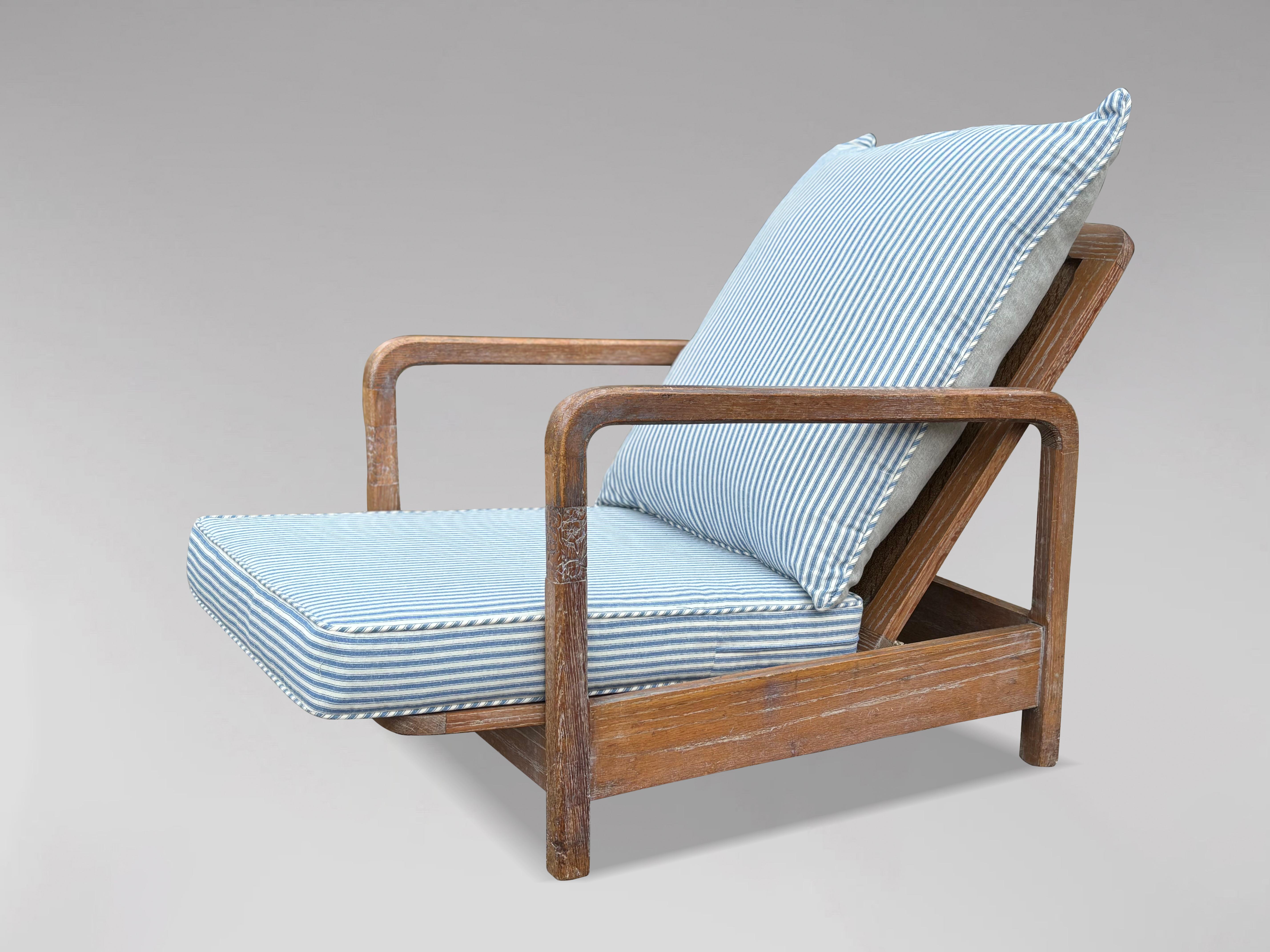 Paire de fauteuils de jardin inclinables à la manière de Liberty & Co. Bon état - En vente à Petworth,West Sussex, GB