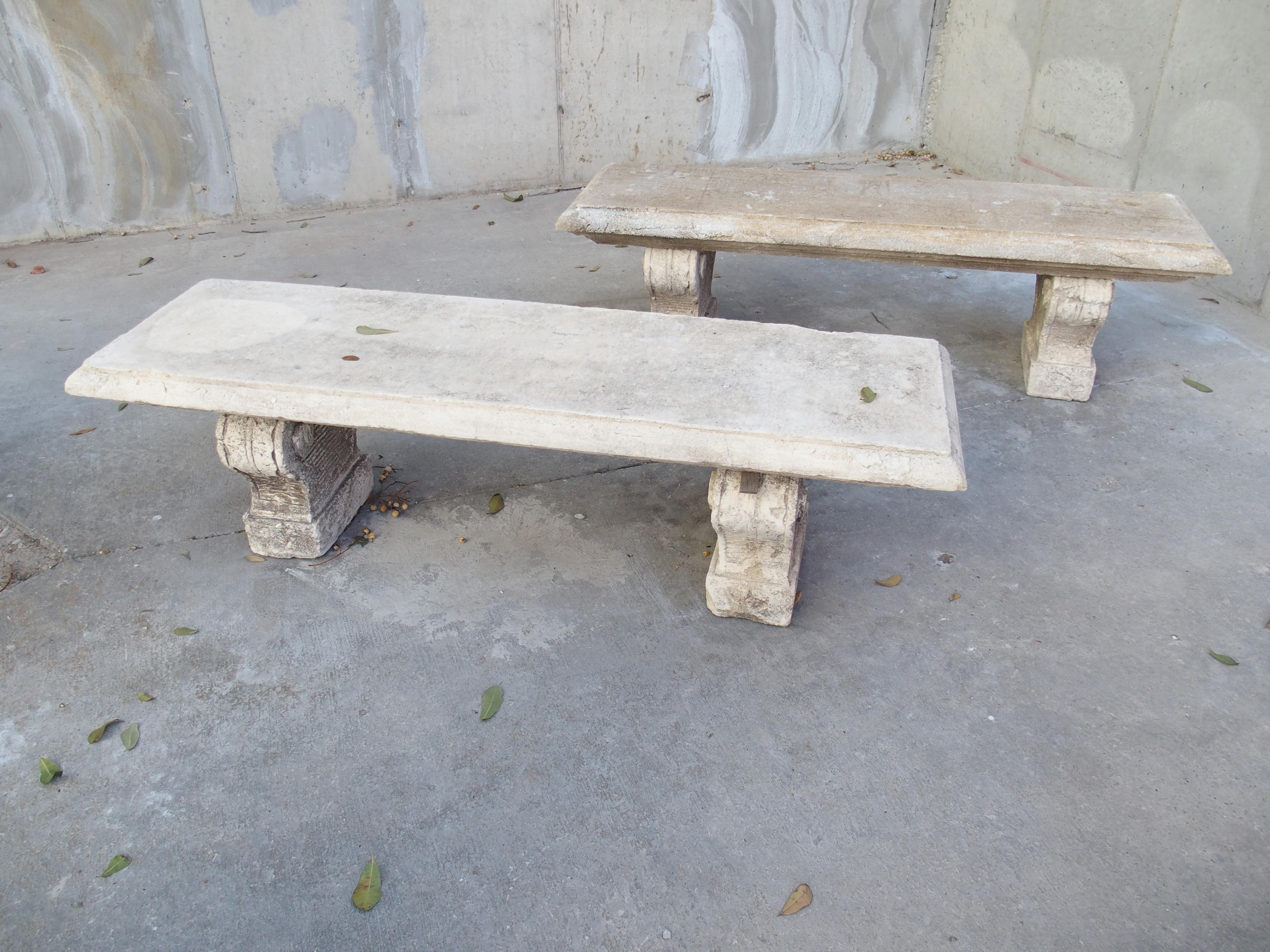 Ein Paar wiederaufgebaute Gartenbänke aus Kalkstein aus Süditalien 9