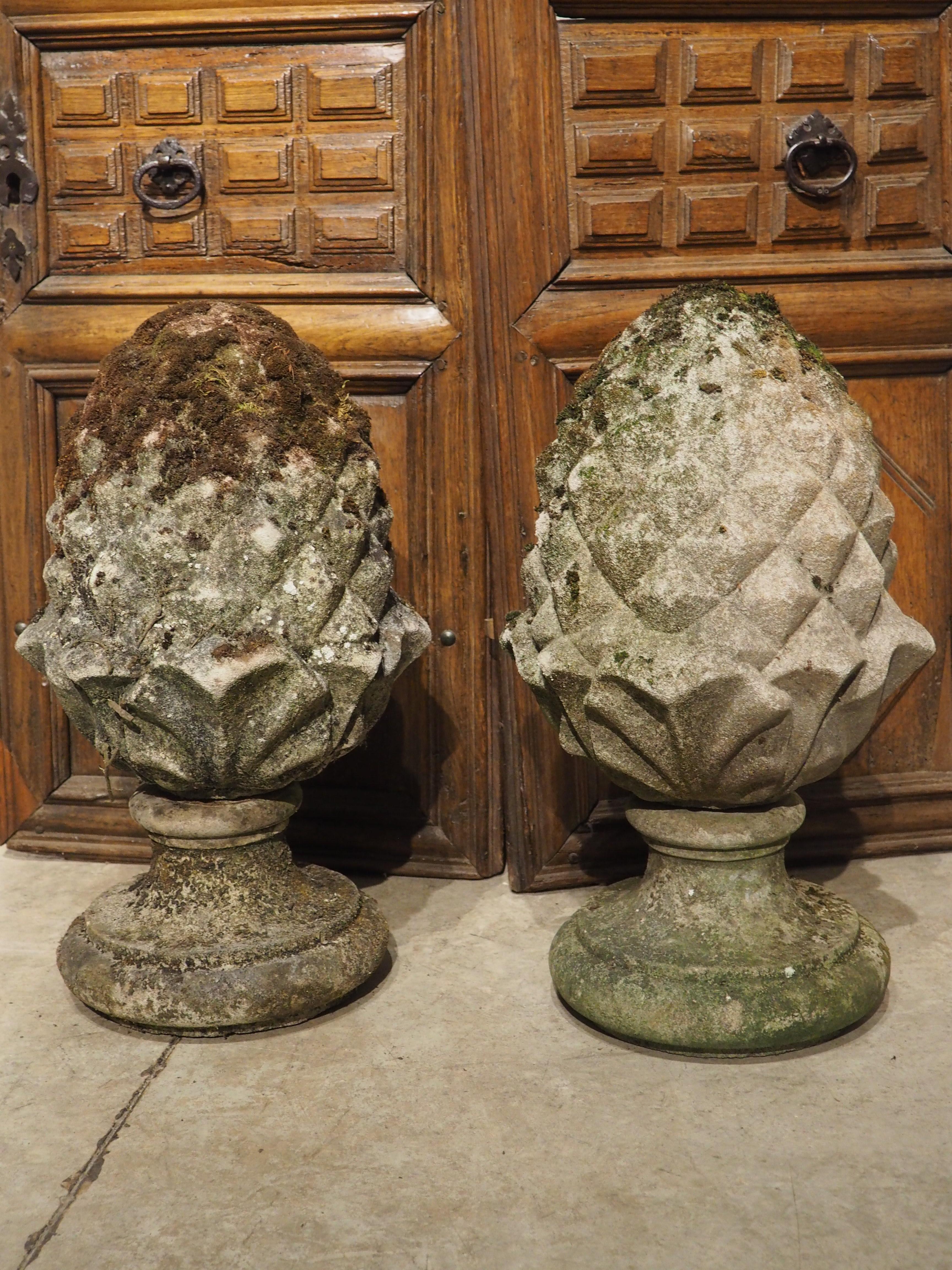 Ein Paar reconstituierte Ananas-Endstücke aus Stein aus Belgien, ca. 1970er Jahre (Belgisch) im Angebot
