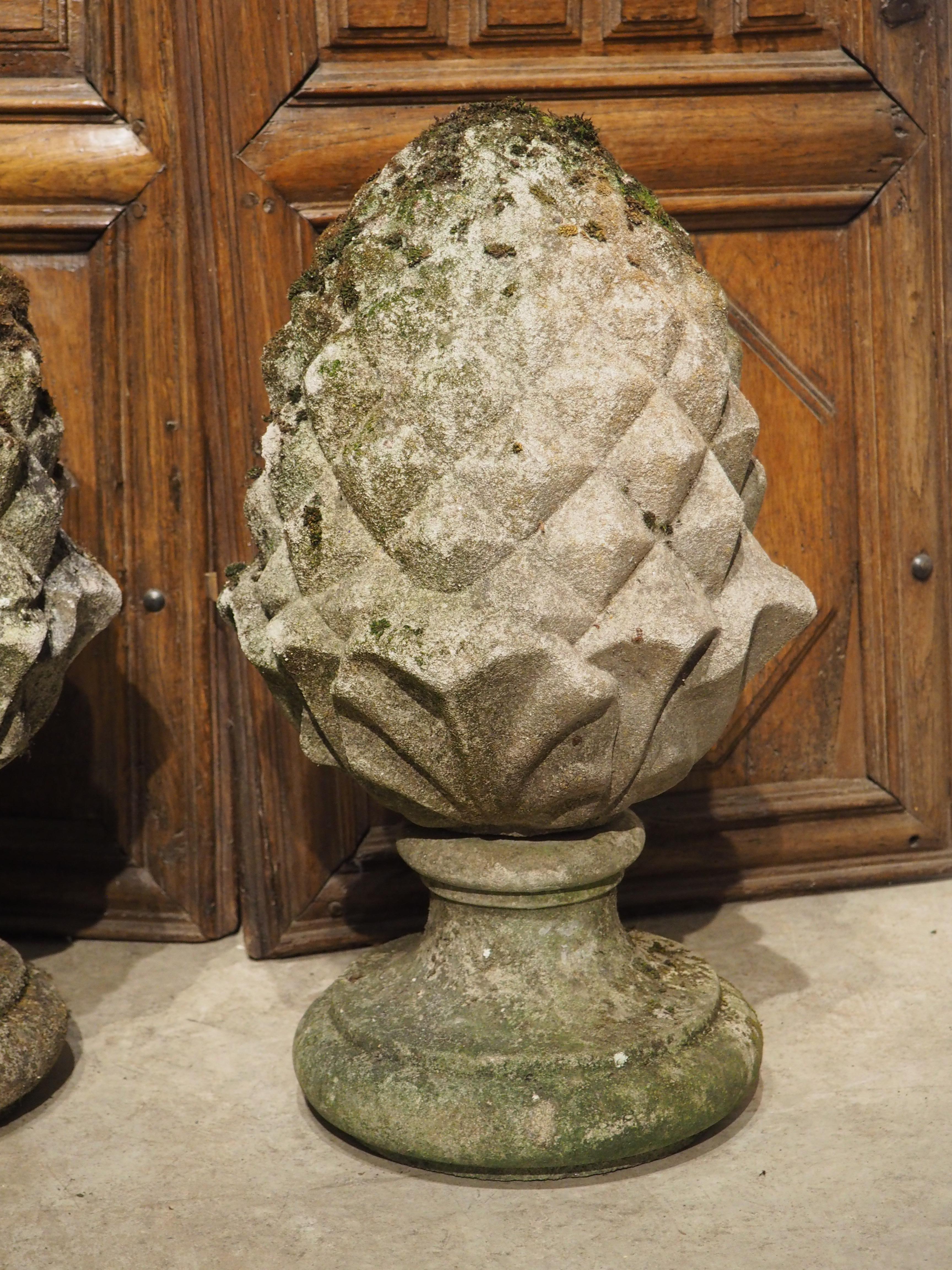 Ein Paar reconstituierte Ananas-Endstücke aus Stein aus Belgien, ca. 1970er Jahre (Ende des 20. Jahrhunderts) im Angebot