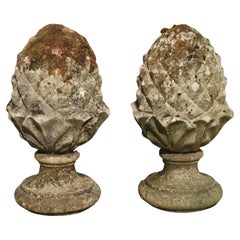 Paire de fleurons ananas en pierre reconstituée de Belgique, vers 1970