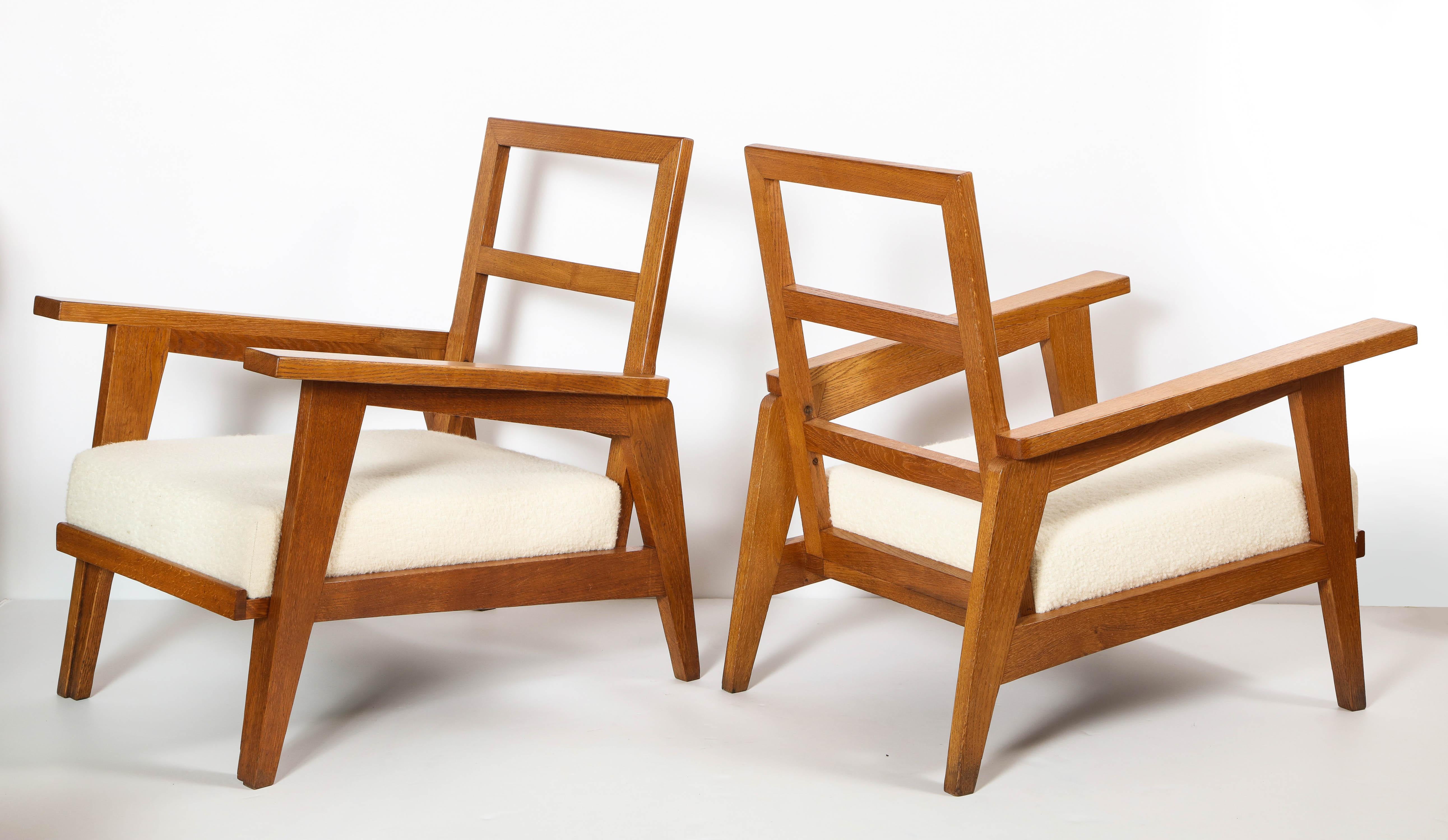 Mid-Century Modern Pair of Reconstruction Oak Armchairs For Sale