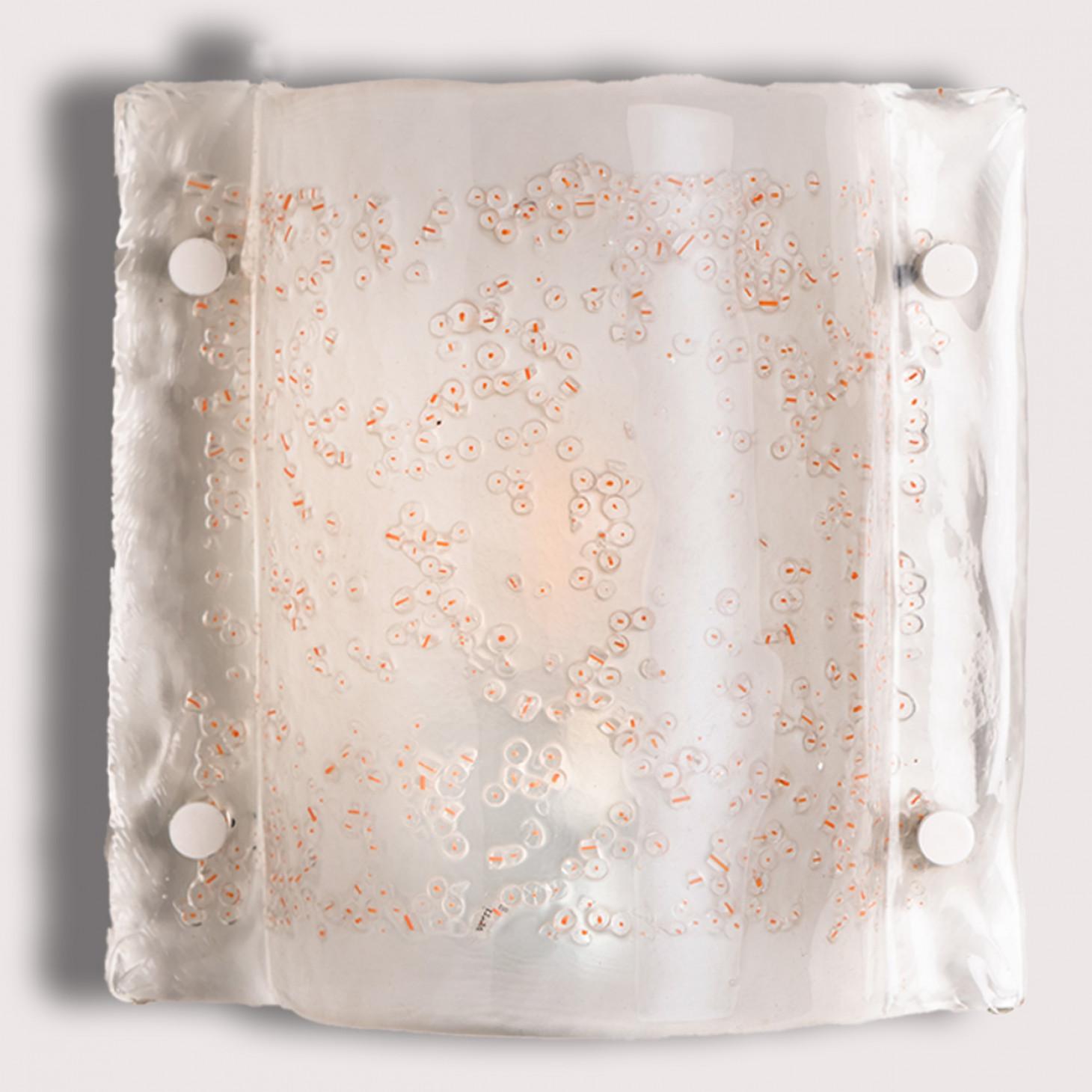 Paire de lampes rondes blanches dans le style Mazzega.
Un verre transparent avec des taches de rouge et d'orange composent cette belle pièce réalisée en verre épais de Murano fait à la main.

Dimensions :
Hauteur : 9.05
