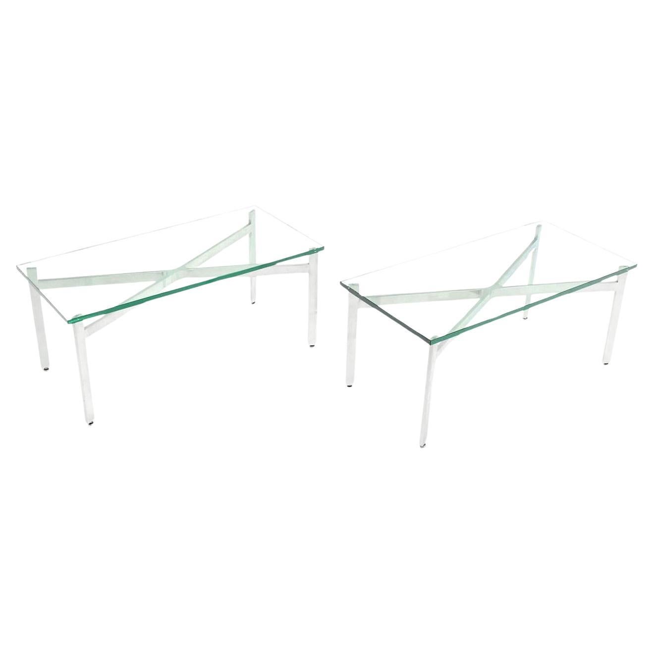 Mid-Century Modern Paire de tables d'appoint rectangulaires Crome X Base 3/4 po. avec plateau en verre en vente