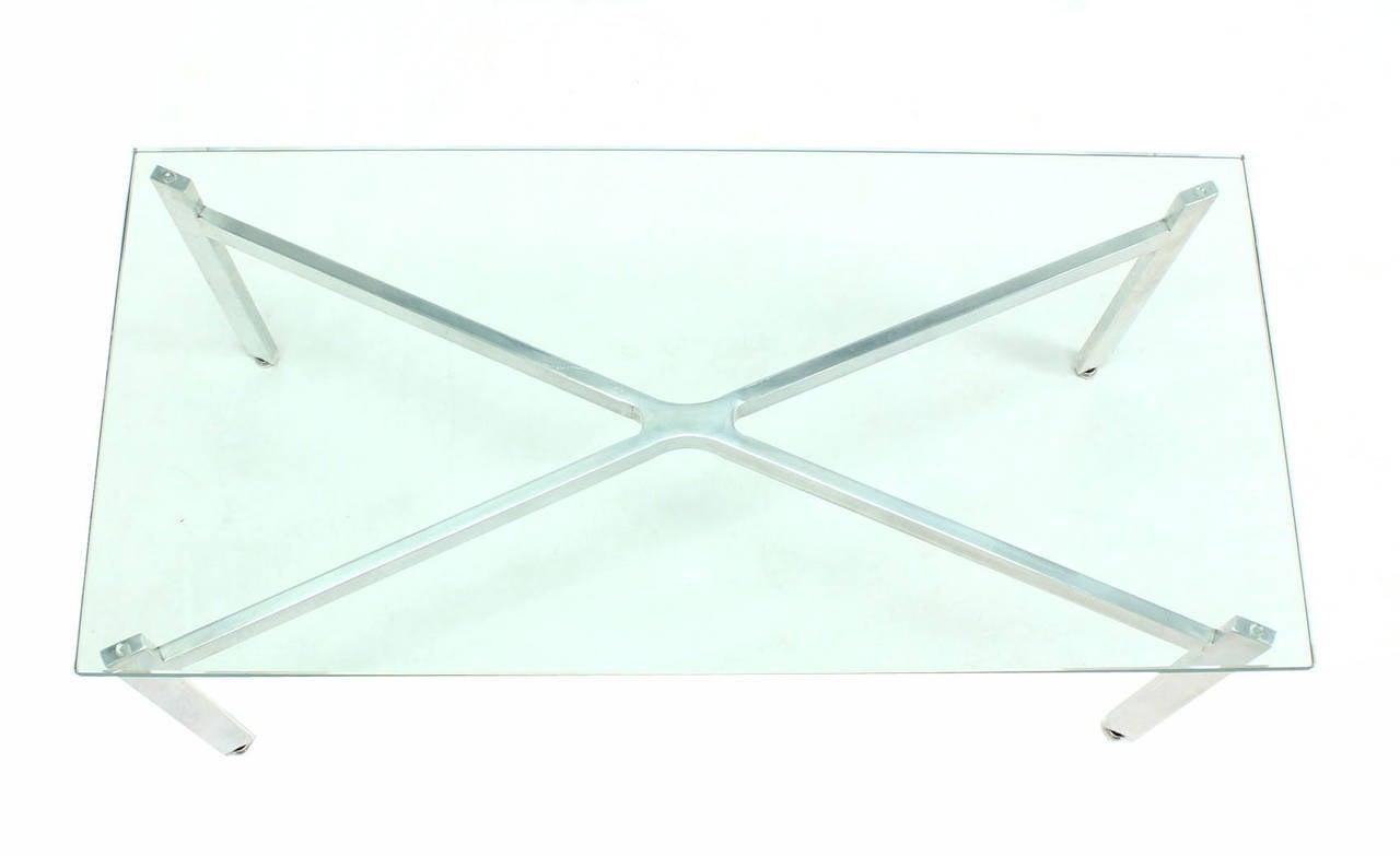 Poli Paire de tables d'appoint rectangulaires Crome X Base 3/4 po. avec plateau en verre en vente