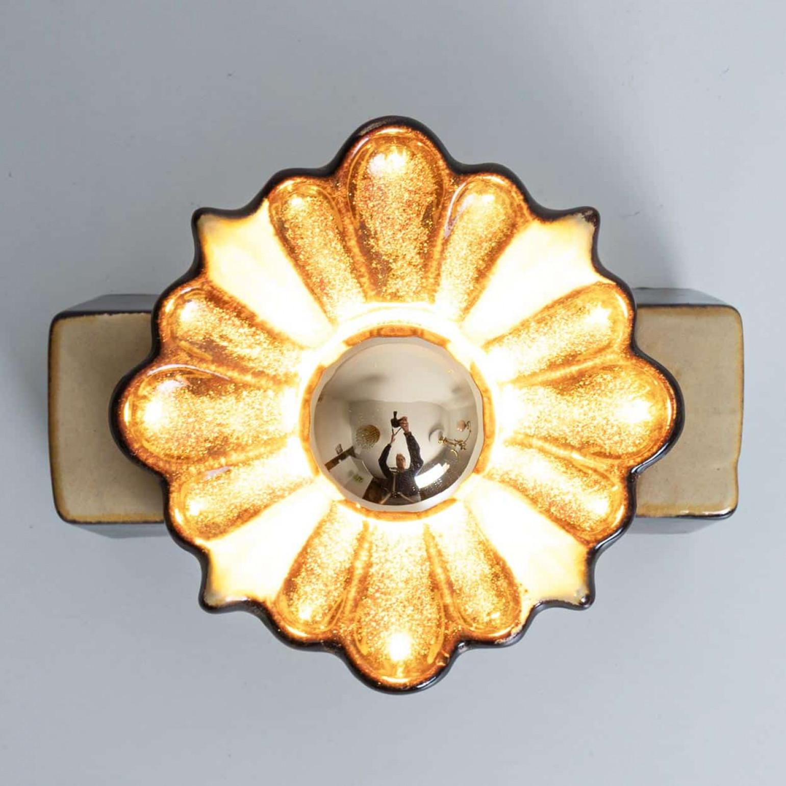 Mid-Century moderno Coppia di applique rettangolari a forma di fiore in ceramica di Pan, Danimarca 1970 in vendita