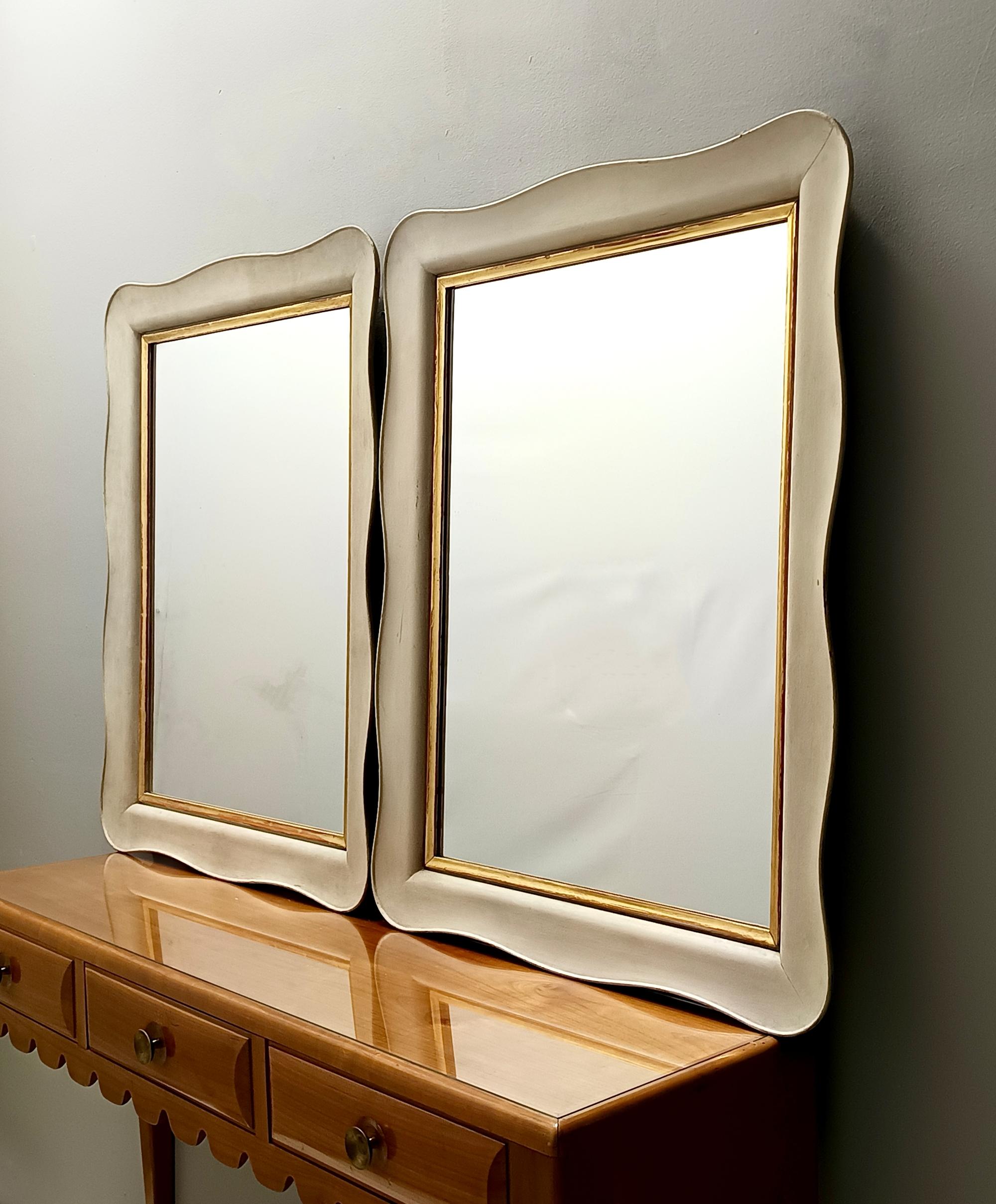 Pareja de espejos rectangulares de pared de madera lacada en marfil de Paolo Buffa, Italia en Excelente estado para la venta en Bresso, Lombardy