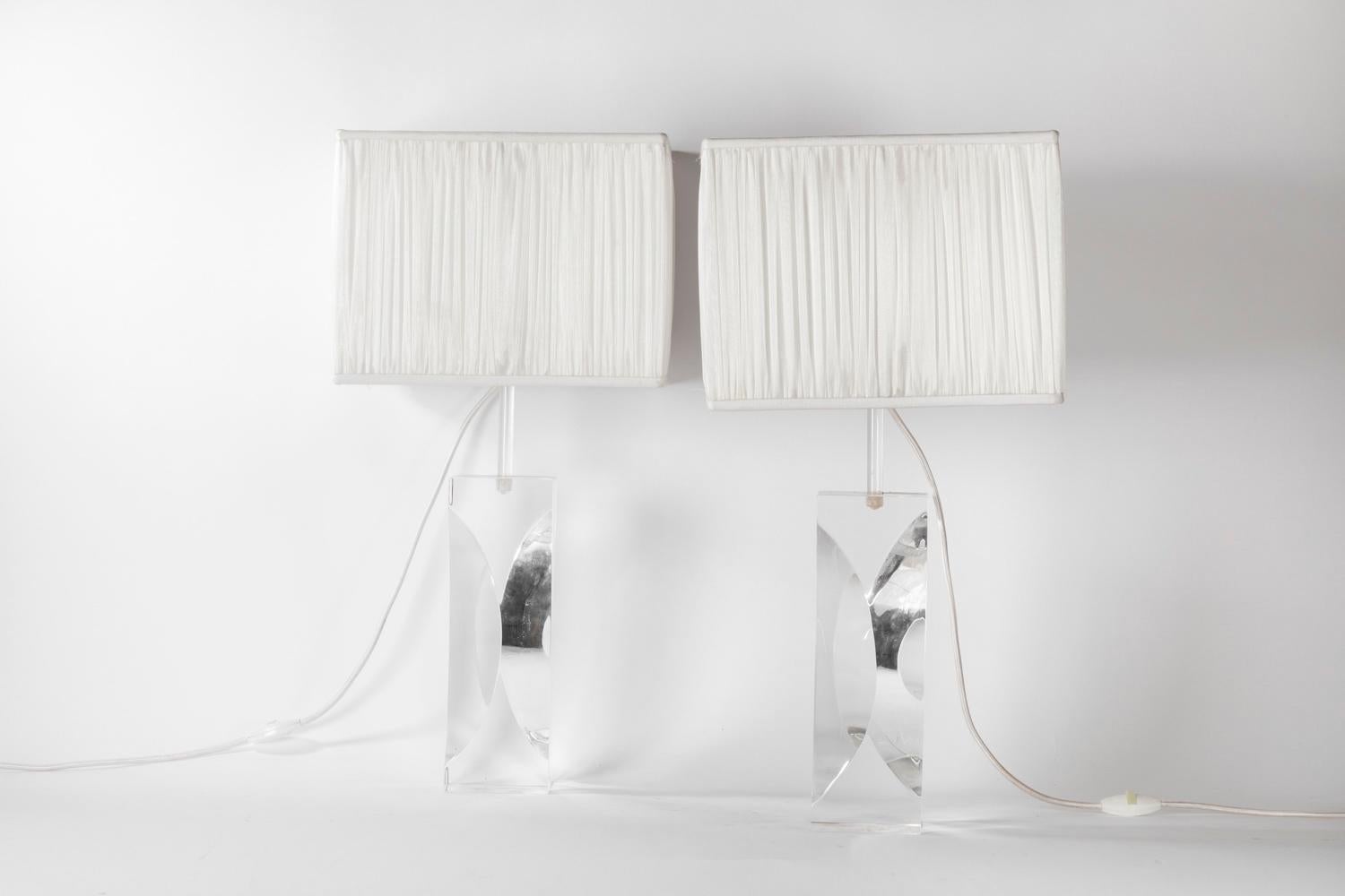 European Pair of Rectangular Lucite Lamps, circa 1970 For Sale