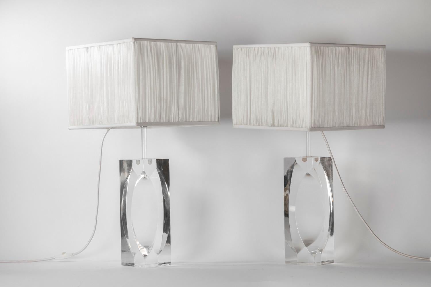 Modern Pair of Rectangular Lucite Lamps, circa 1970 For Sale