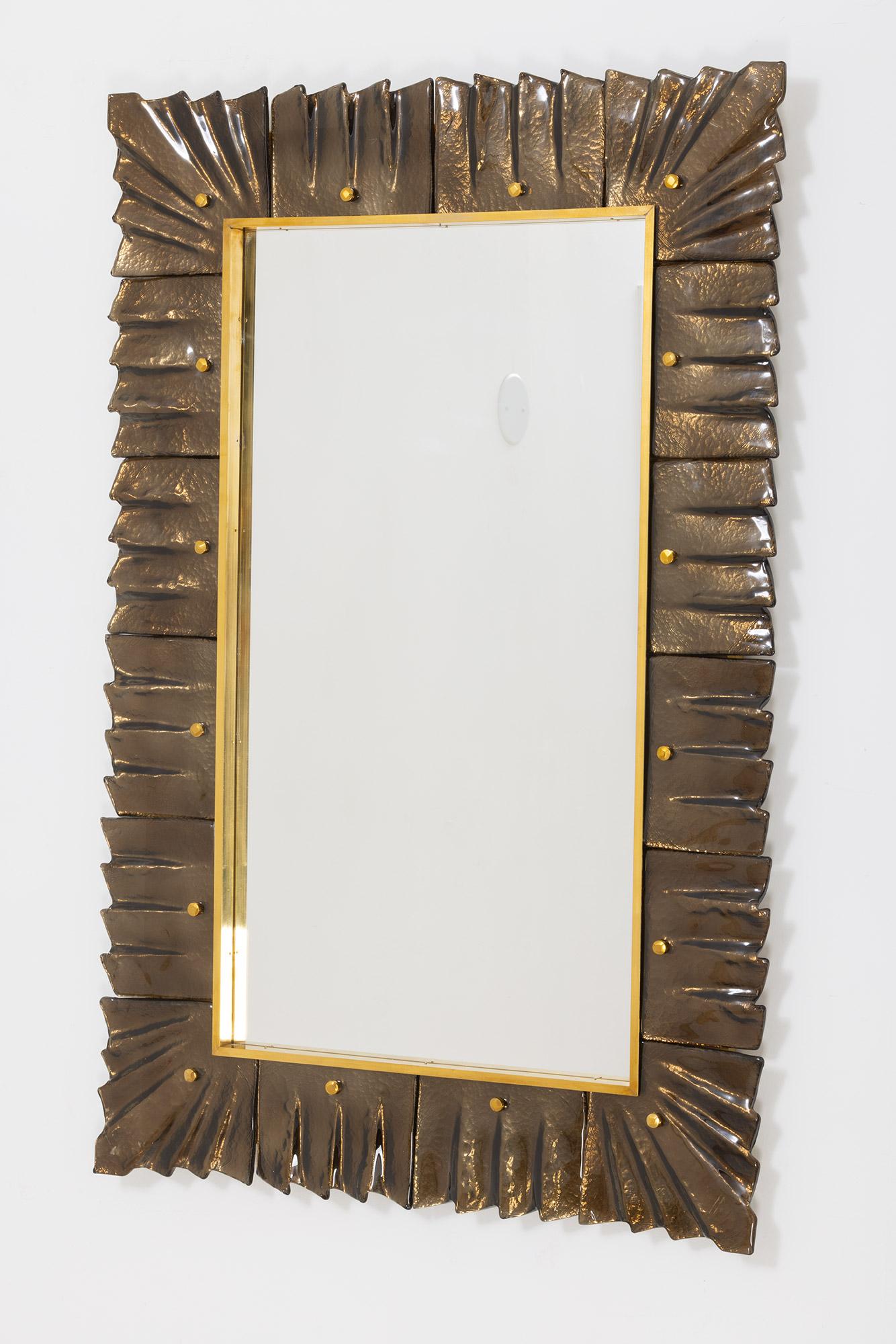 Mid-Century Modern Paire de miroirs rectangulaires encadrés en verre de Murano et bronze, en stock en vente