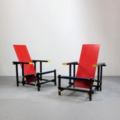 Pair of "Red and Blue" chairs in lacquered wood - Designer Gerrit Rietveld -