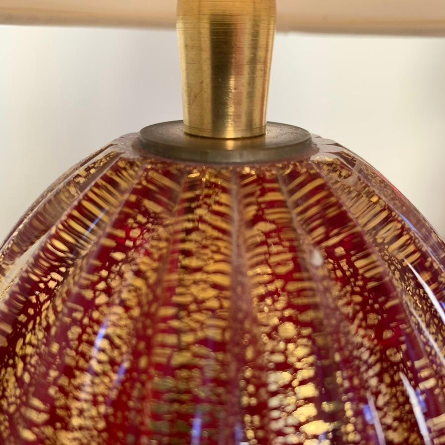 Ein Paar Tischlampen aus rotem und goldenem Murano-Glas, um 1940, Italien. im Angebot 5