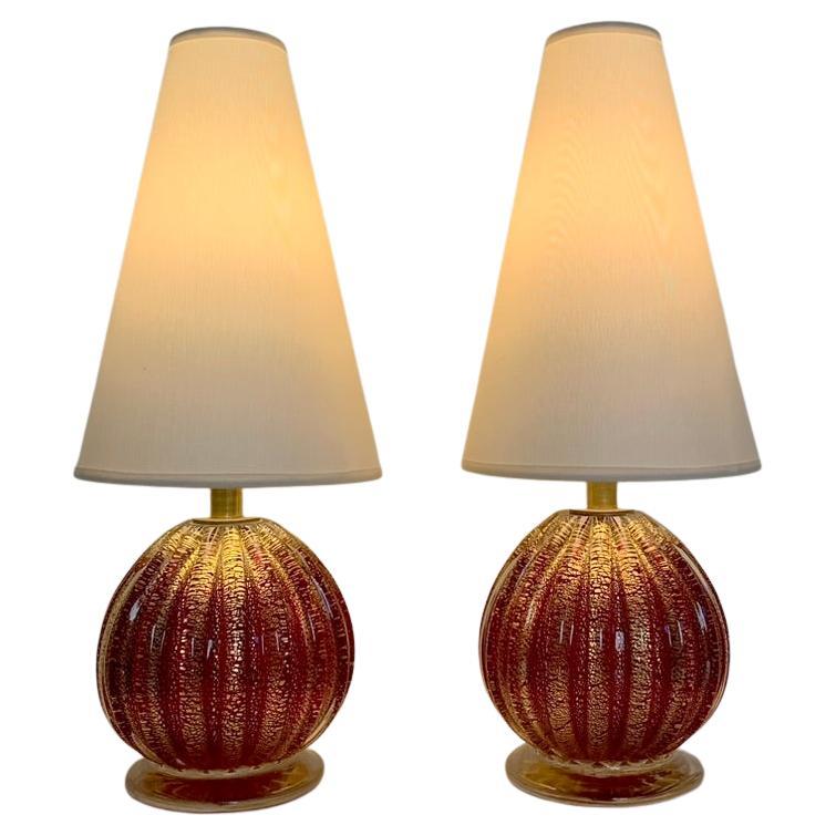 Ein Paar Tischlampen aus rotem und goldenem Murano-Glas, um 1940, Italien. im Angebot