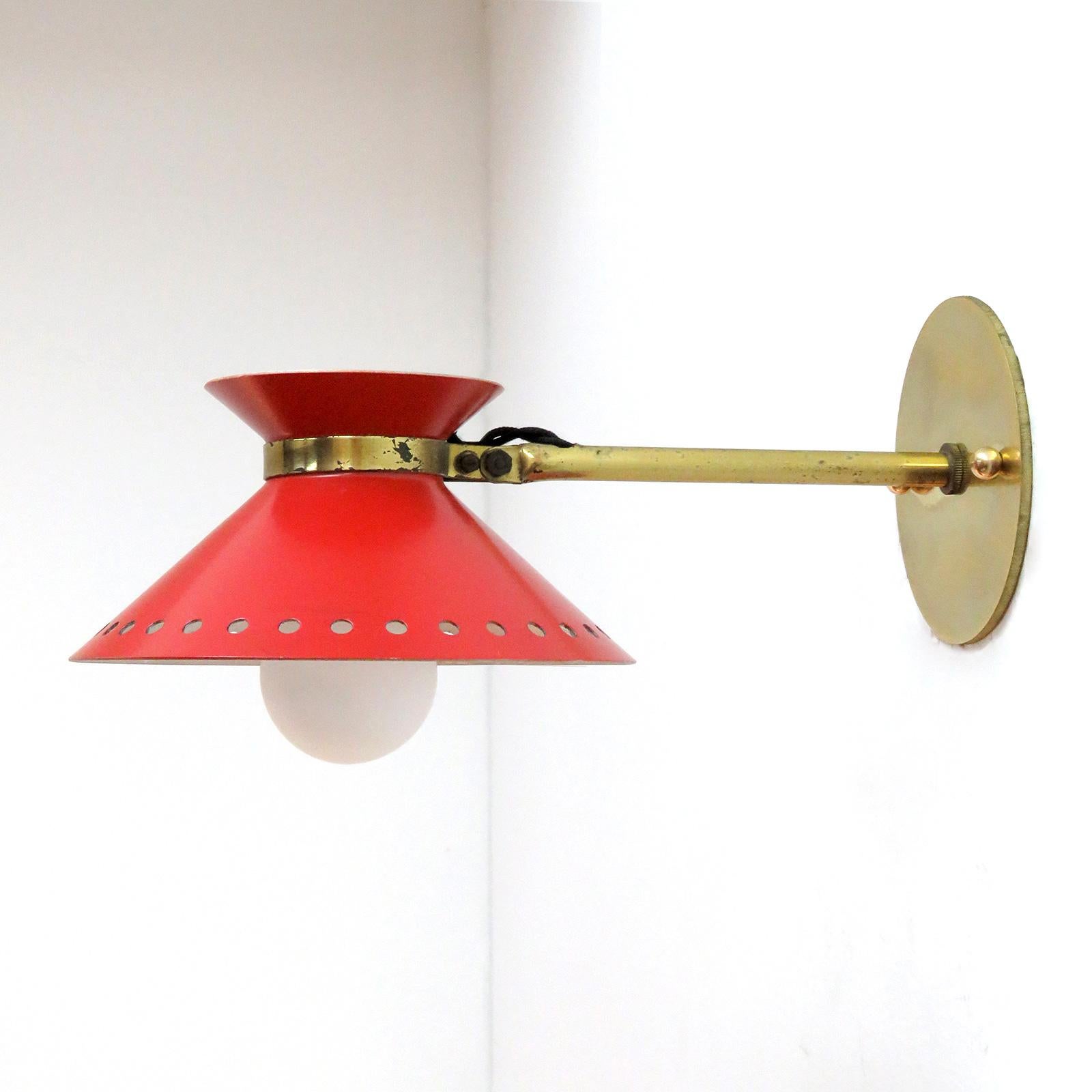 Smaltato Coppia di applique rosse Arlus, 1950 in vendita
