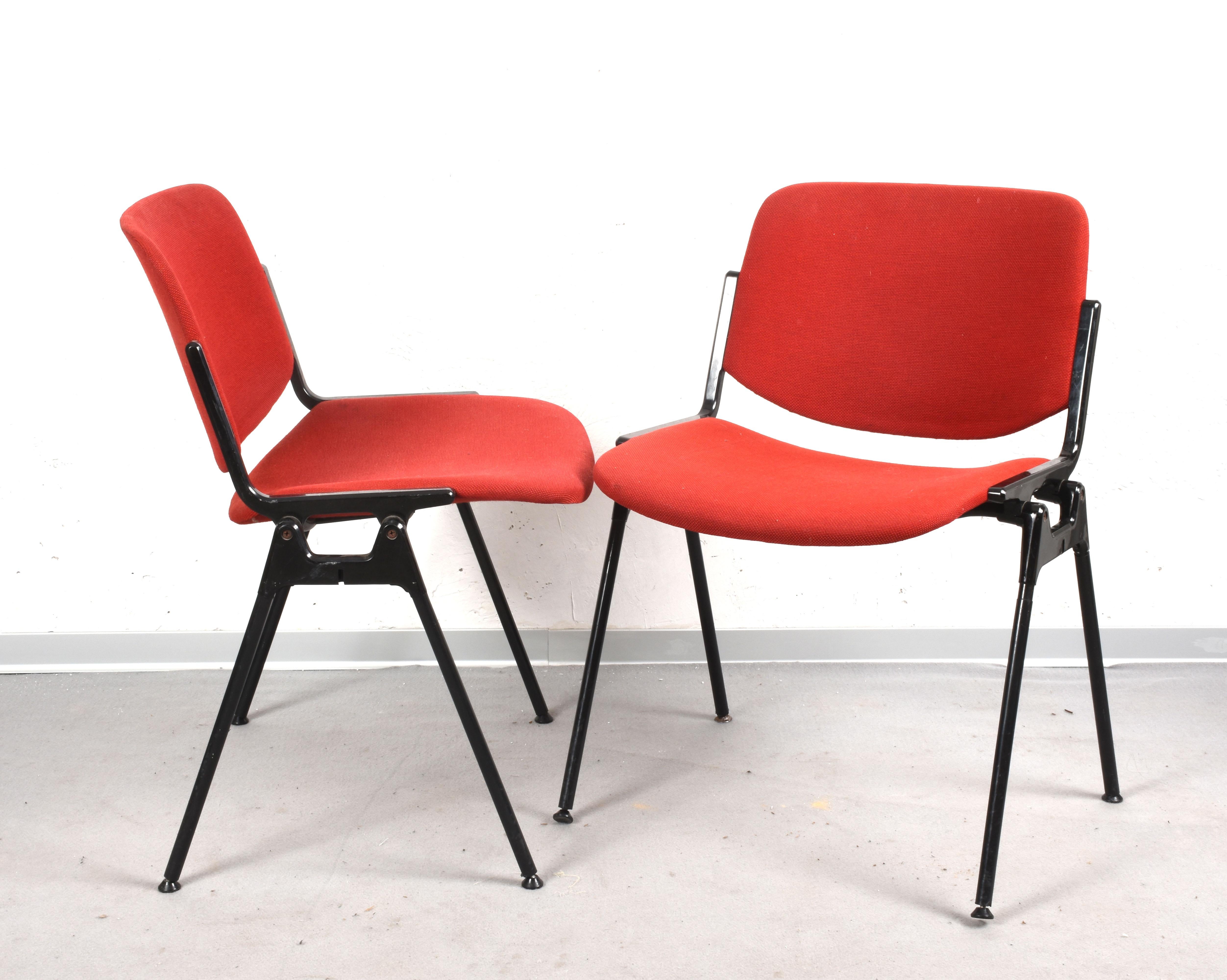 Enameled Pair of Red Chair DSC 106 Giancarlo Piretti for Castelli Aluminum, Italy, 1960s For Sale