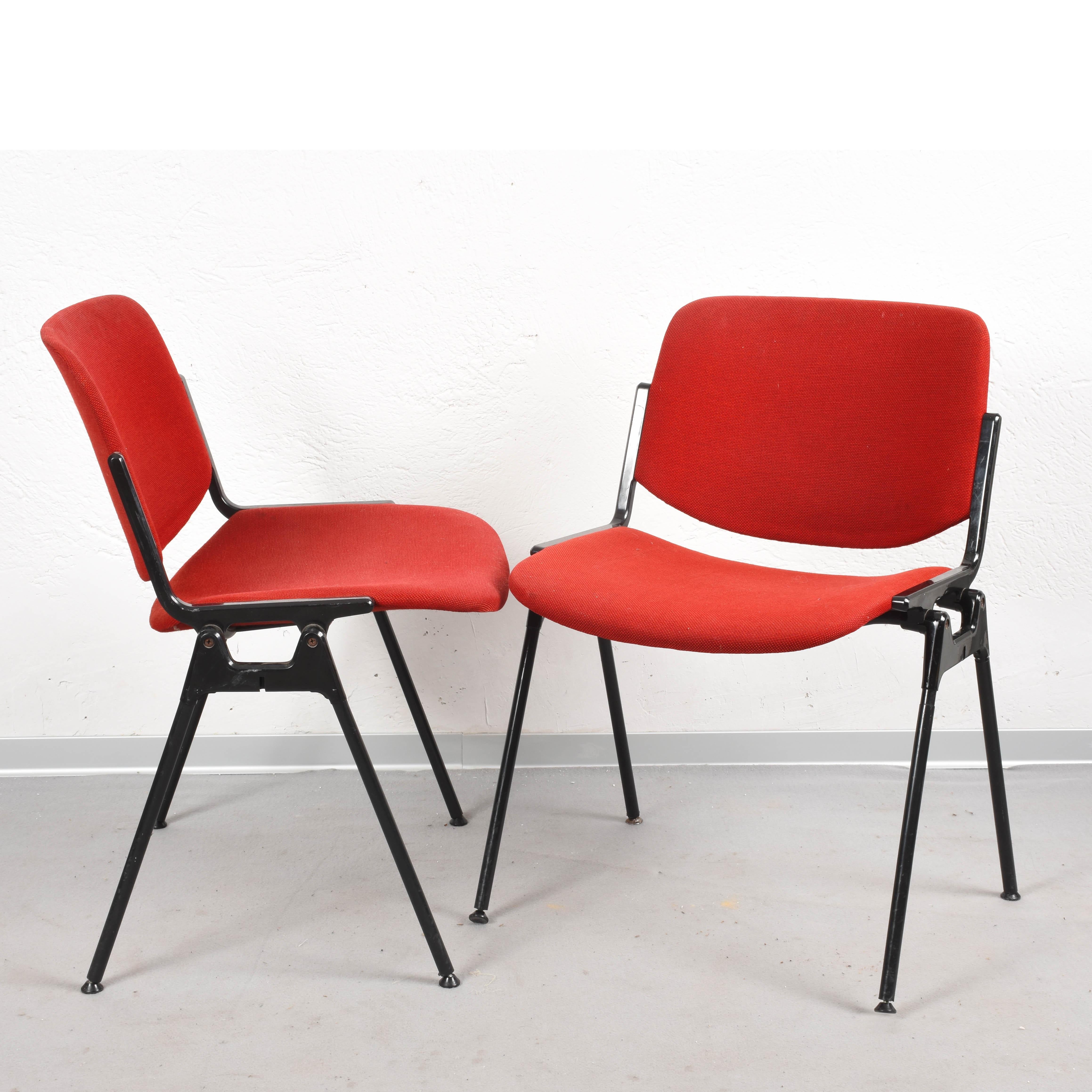 Late 20th Century Pair of Red Chair DSC 106 Giancarlo Piretti for Castelli Aluminum, Italy, 1960s For Sale