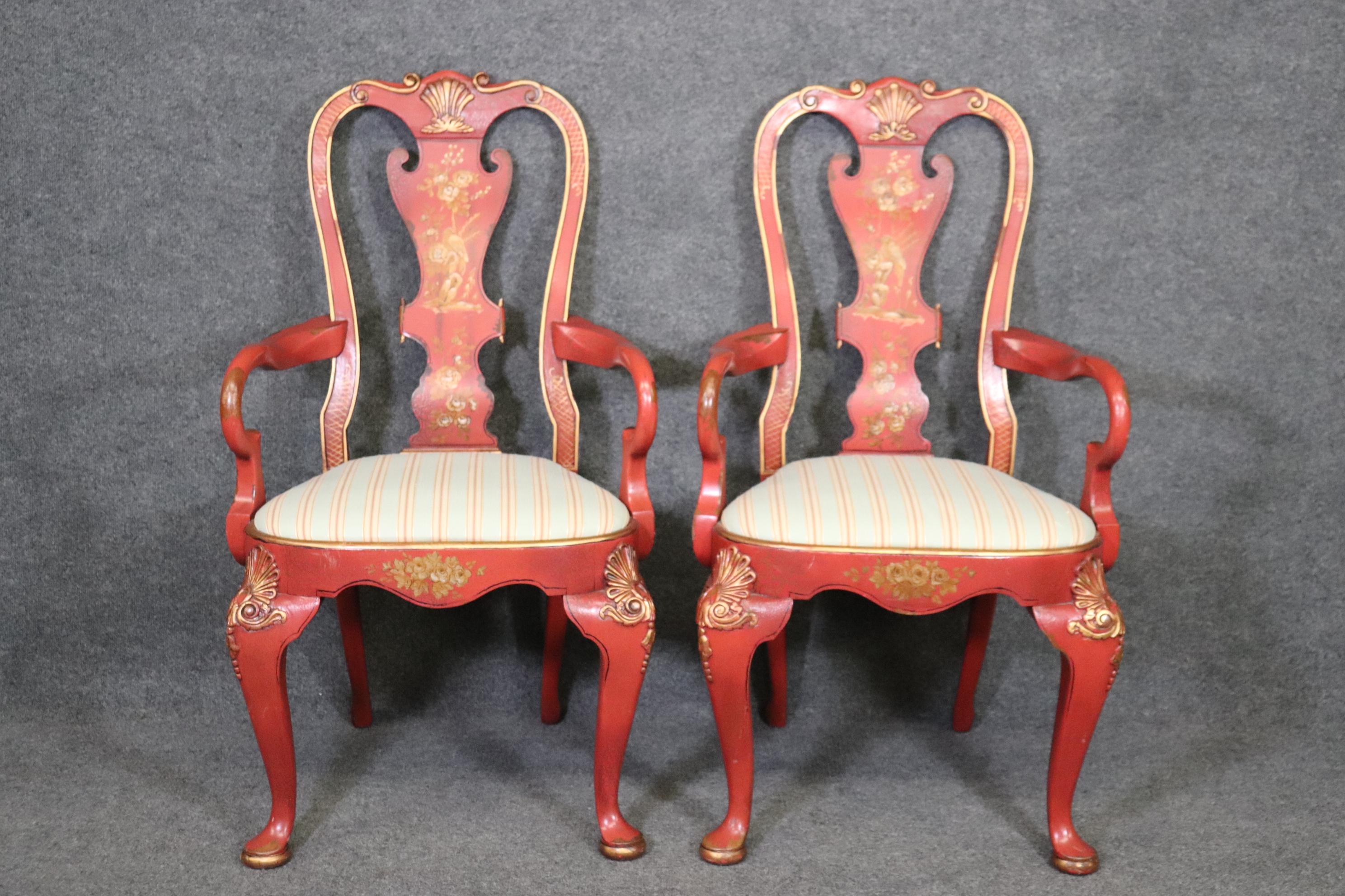 Pareja de Sillones o Sillas de Comedor Georgianos Decorados con Pintura Chinoiserie Roja principios del siglo XX en venta