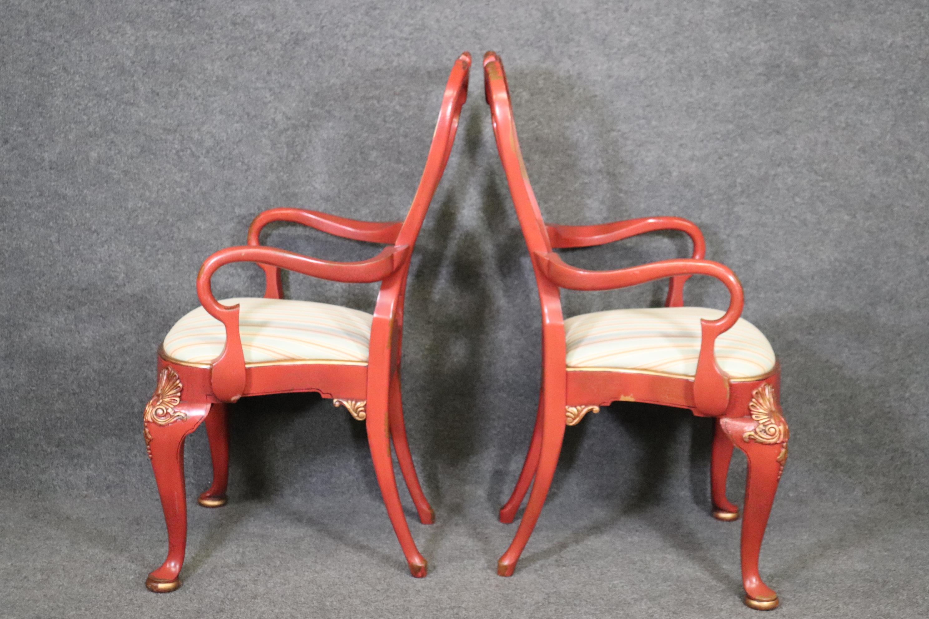 Paar rote, Chinoiserie-Farbe verzierte georgianische Sessel oder Esszimmerstühle im Zustand „Gut“ im Angebot in Swedesboro, NJ