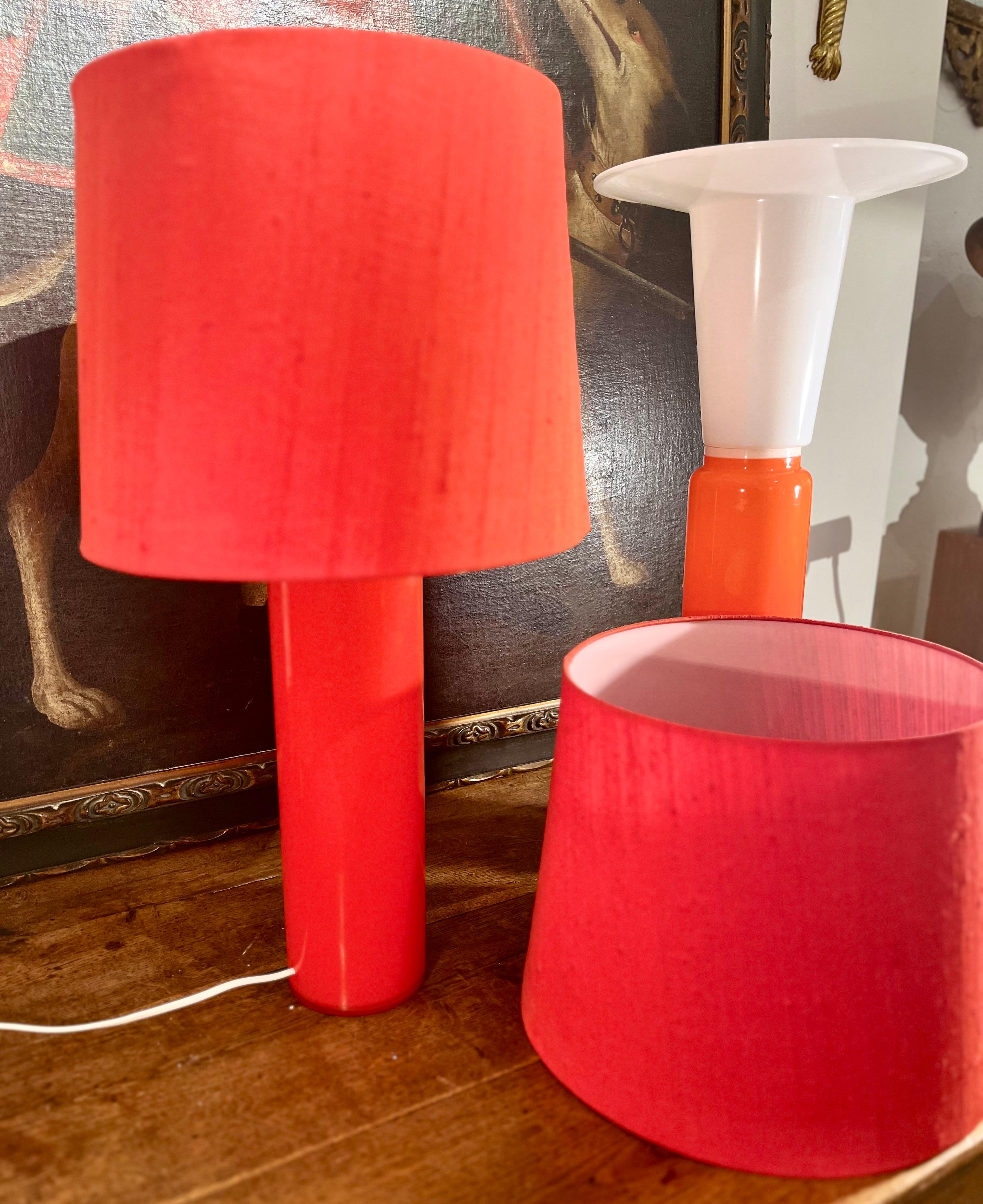 Coppia di lampade da tavolo in cristallo rosso di Luxus in vendita 1