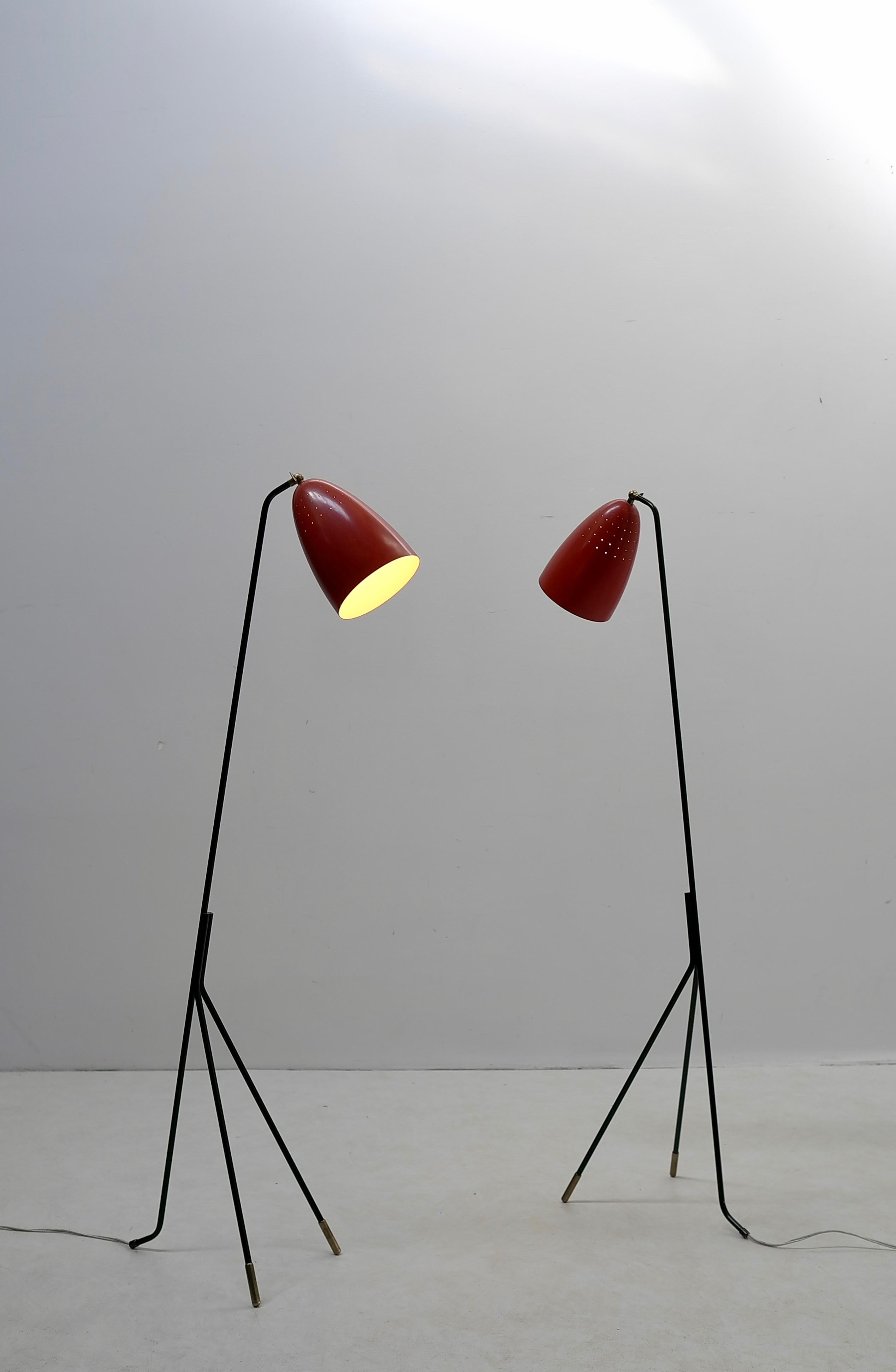 Pair of Red Danish Grasshopper Floor Lamps by Svend Aage Holm Sørensen In Good Condition For Sale In Den Haag, NL