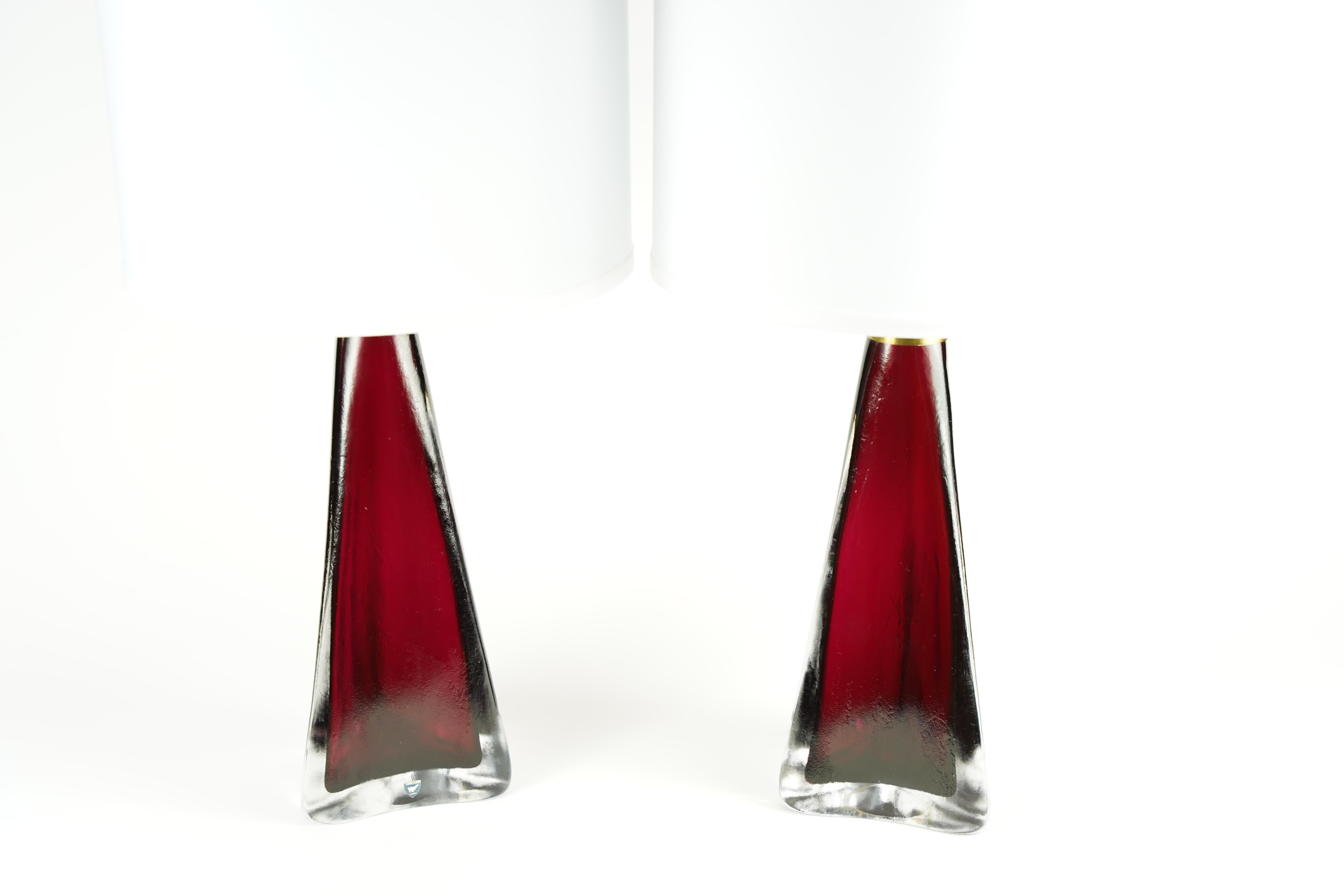 Swedish Pair of red frosted Triangular Orrefors Lamps, Sweden 1960 For Sale
