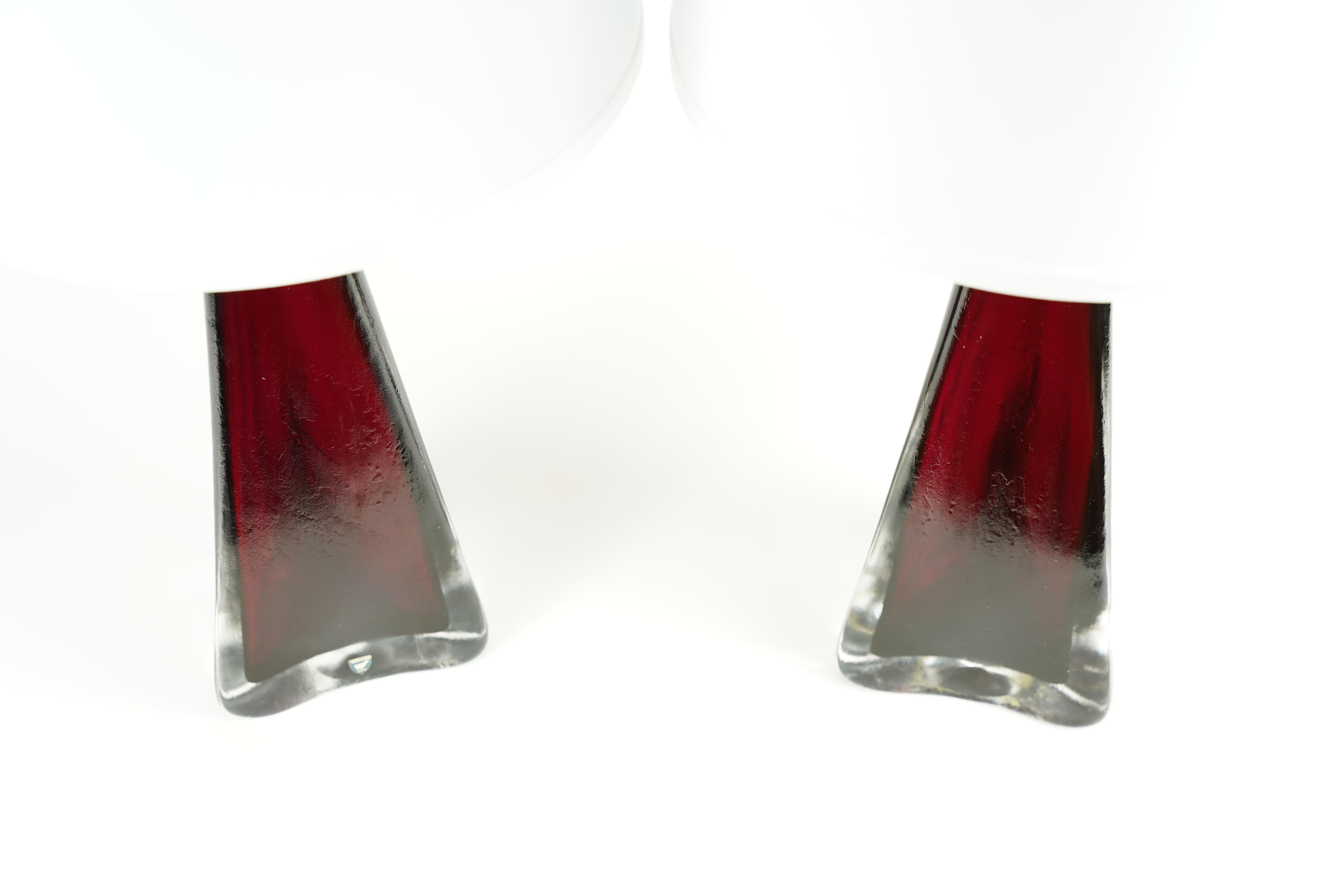 Pair of red frosted Triangular Orrefors Lamps, Sweden 1960 For Sale 1