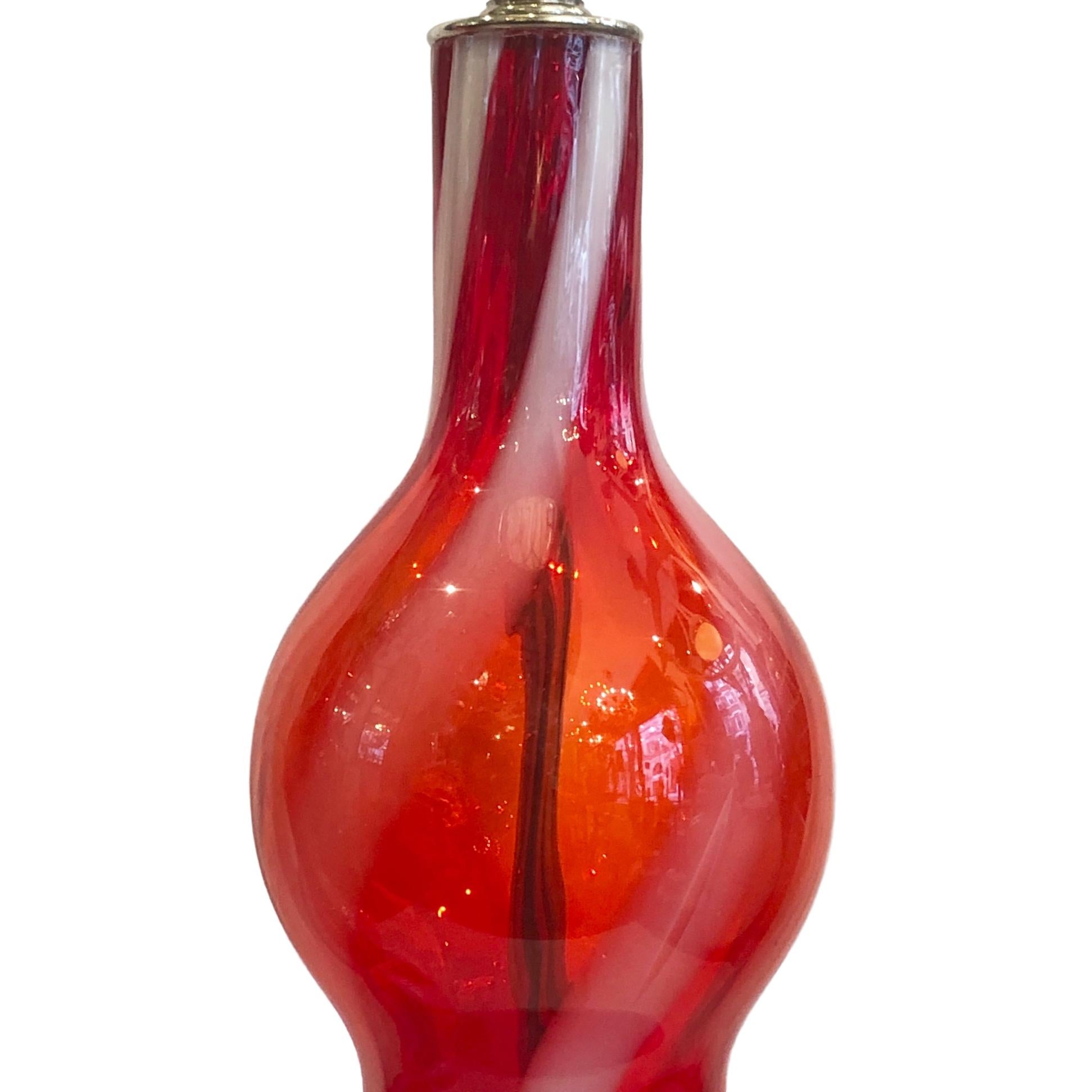 Pair of Red Glass Murano Lamps In Good Condition For Sale In New York, NY