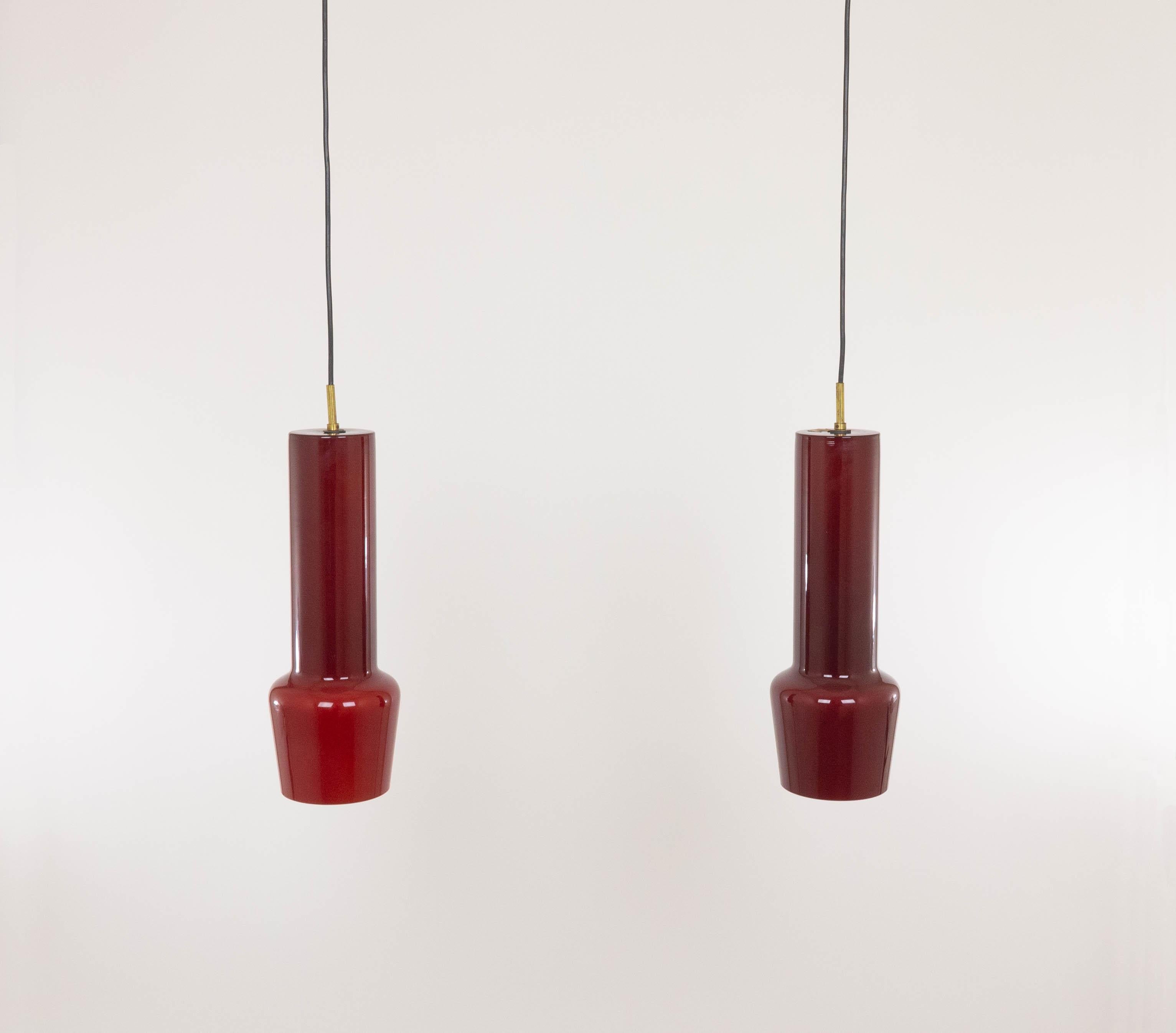 Italian Pair of red glass pendants by Massimo Vignelli for Venini, 1950s For Sale