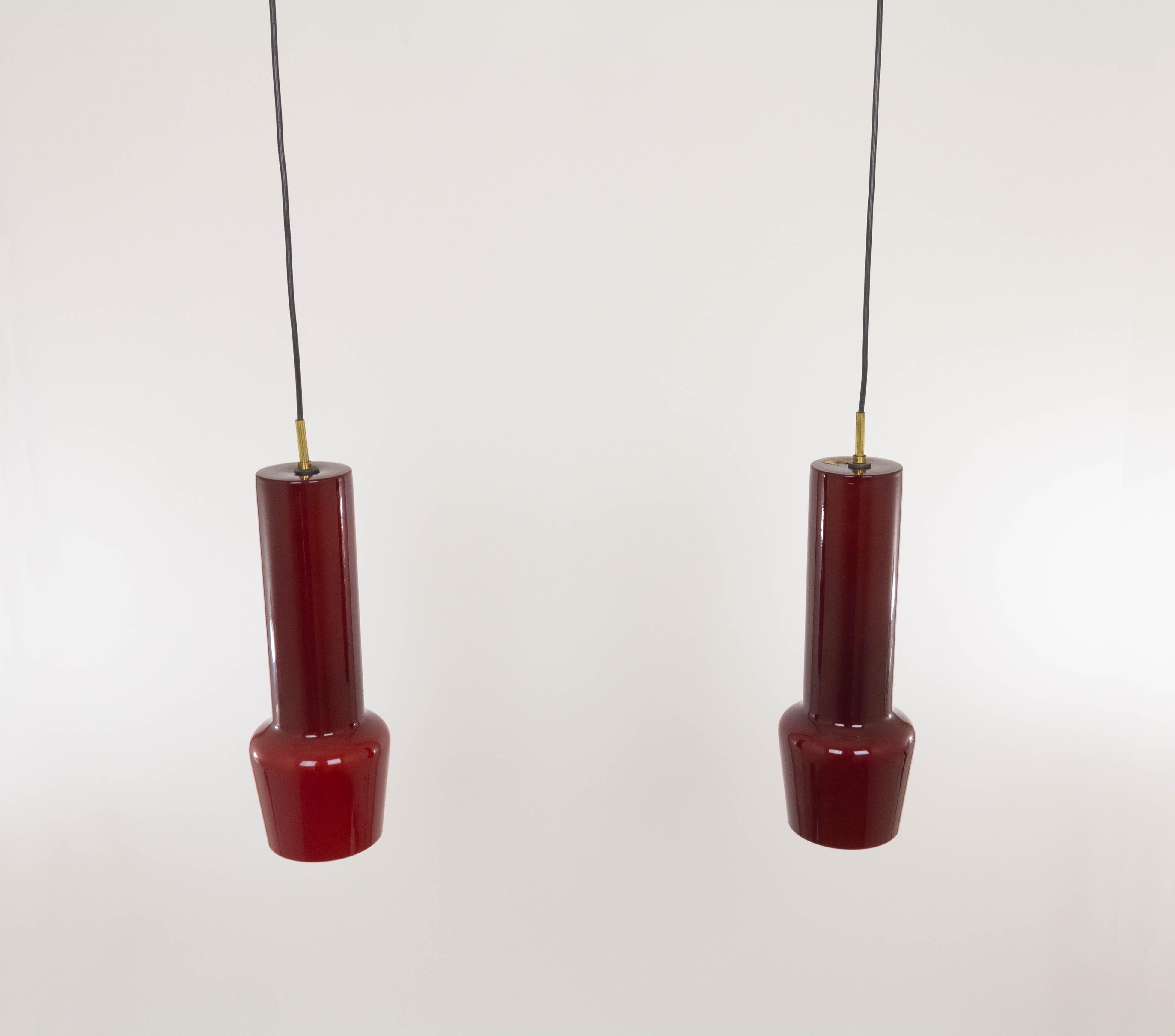 Pair of red glass pendants by Massimo Vignelli for Venini, 1950s In Good Condition For Sale In Rotterdam, NL