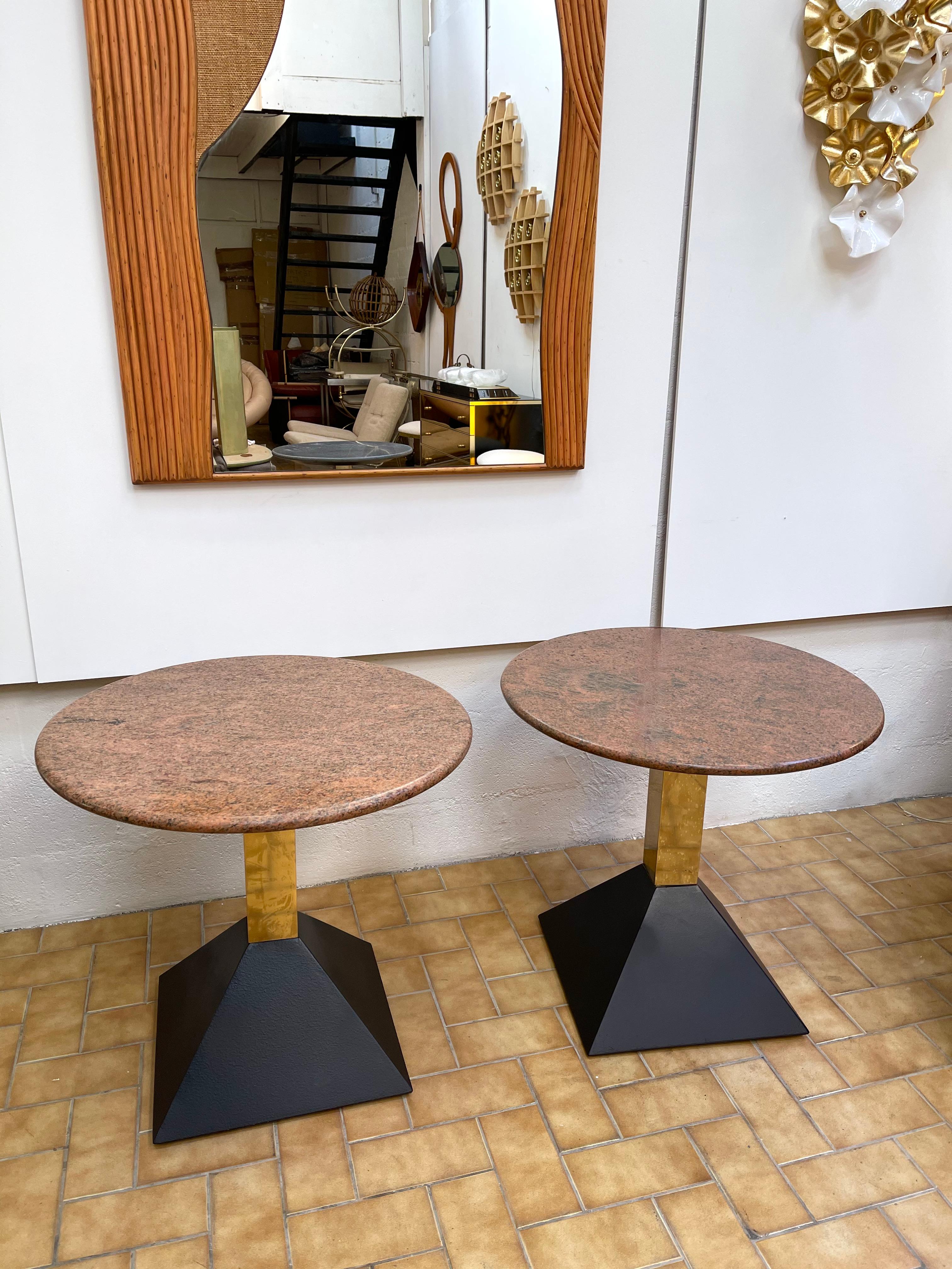 Pair of Red Granite and Brass Side Tables, Italy, 1980s In Good Condition For Sale In SAINT-OUEN, FR