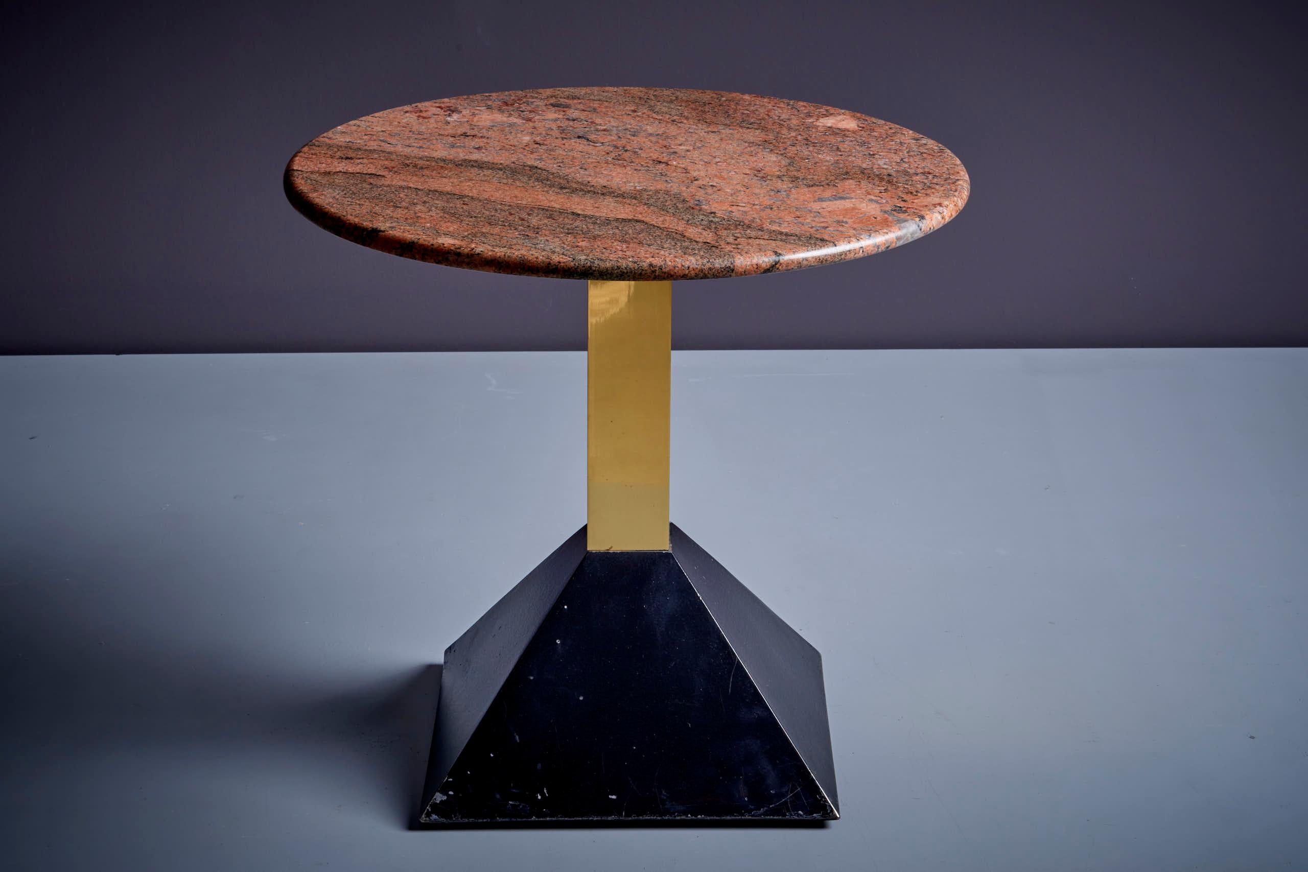 Mid-20th Century Pair of Red Granite Side Tables, Italy, 1950s For Sale