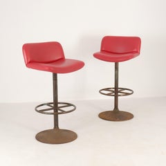 Pareja de taburetes de bar Ilmari Tapiovaara Caribe rojos para ICF New York, Finlandia Años 60
