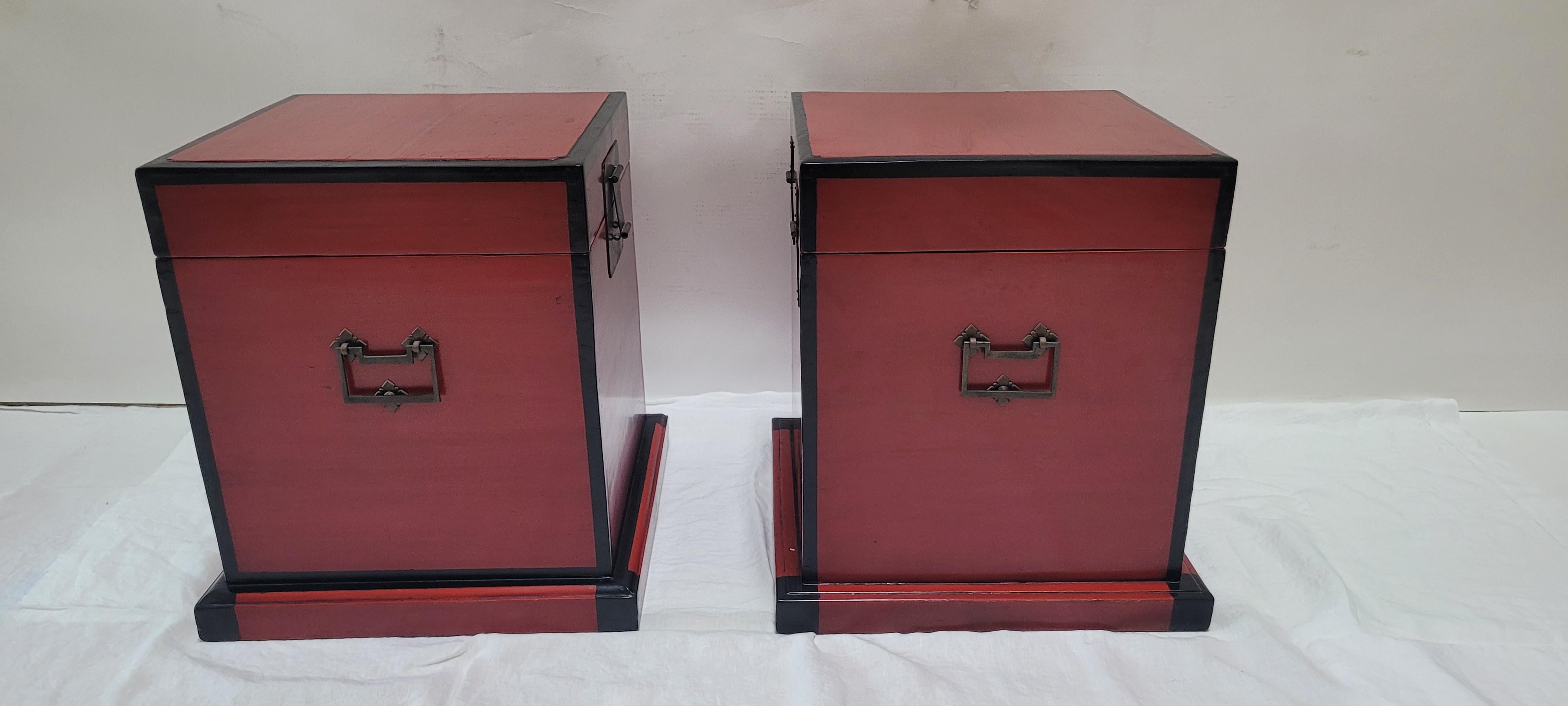Paar rot lackierte Truhen – frühes 20. Jahrhundert (Chinesisch) im Angebot