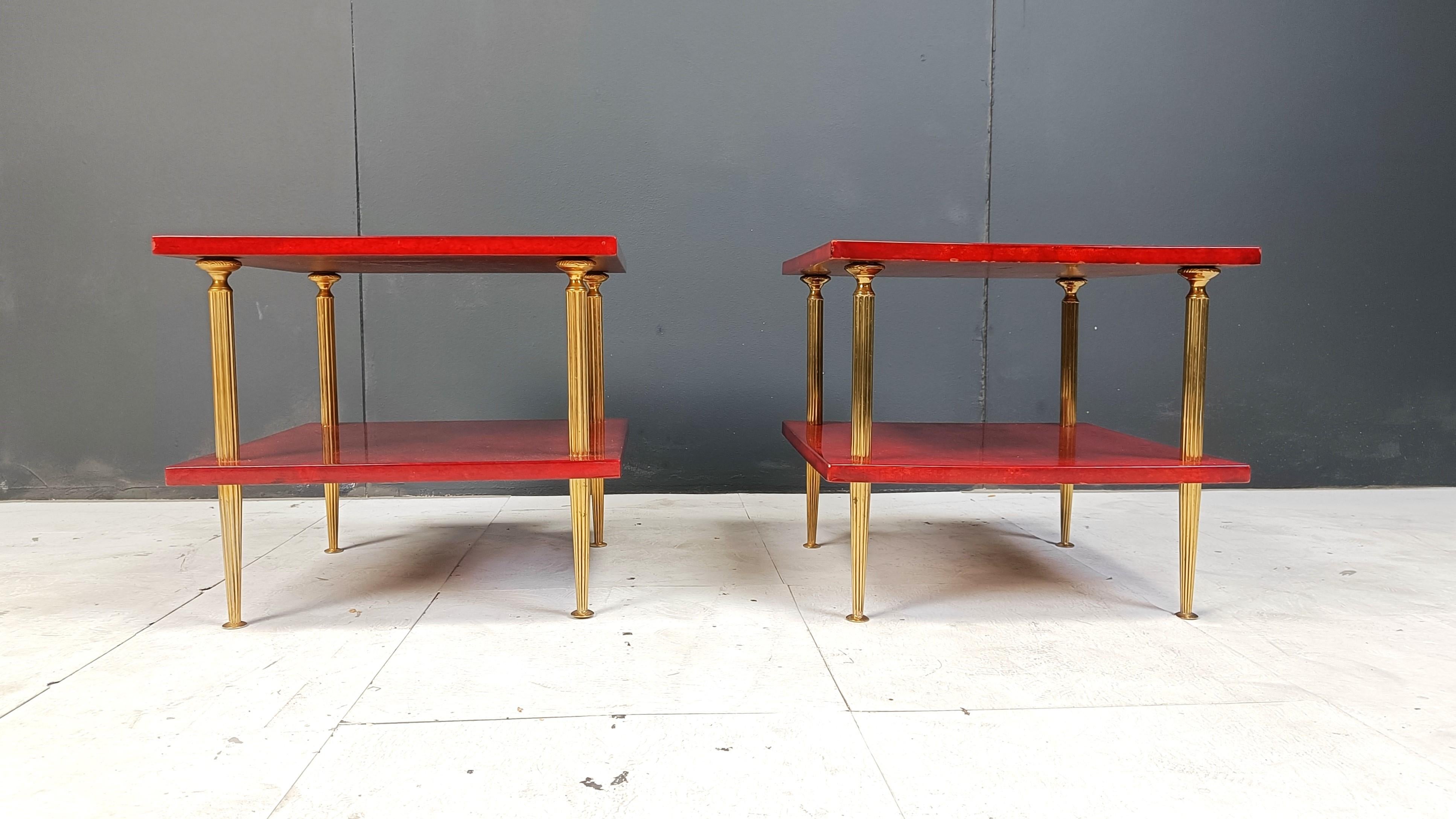 Pareja de mesas auxiliares de piel de cabra lacada en rojo de Aldo Tura, años 60 en Bueno estado para la venta en Leuven, Vlaams Gewest