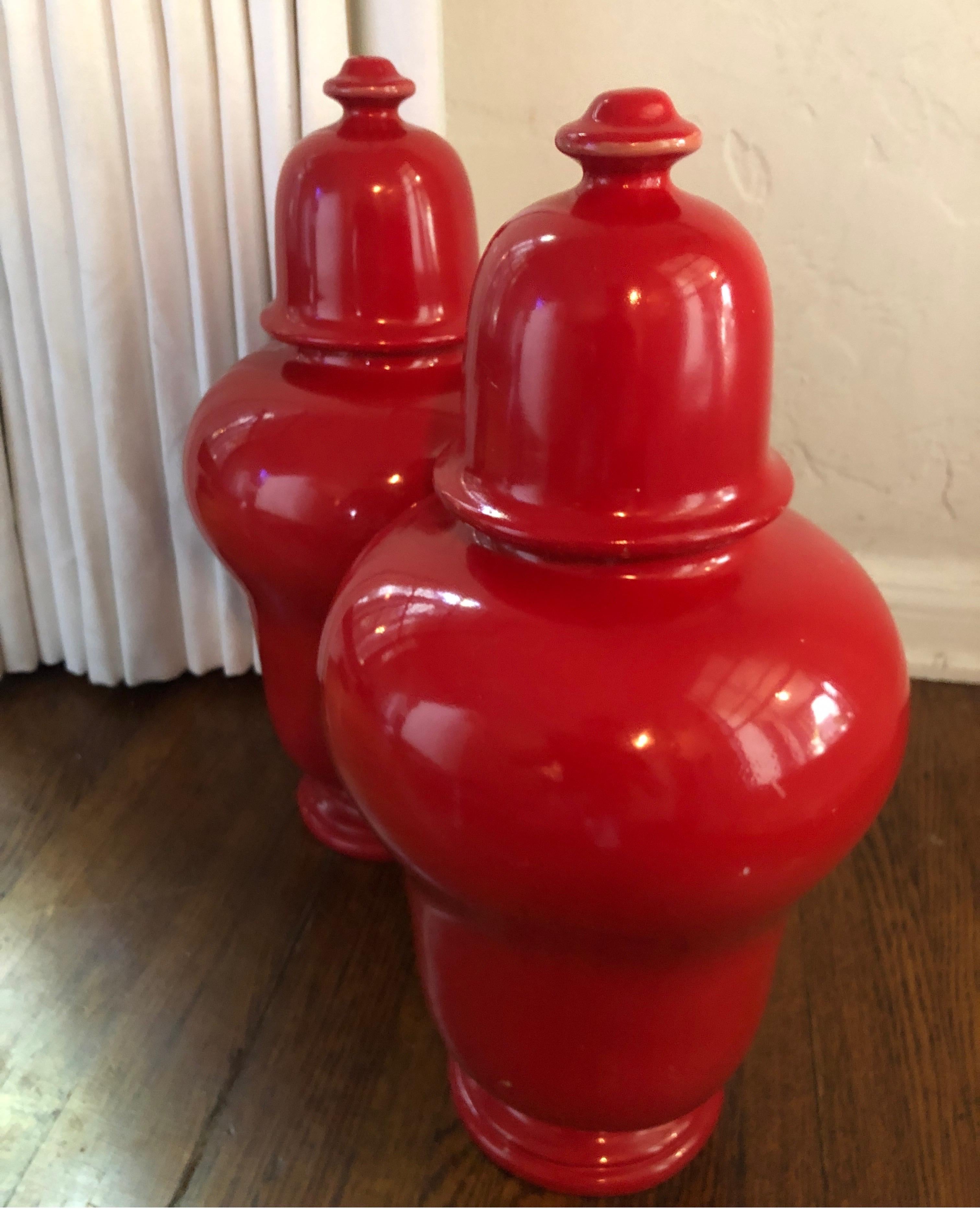 Pair of Red Laquer Ginger Jars/Urns, Baluster Jars In Good Condition In Los Angeles, CA