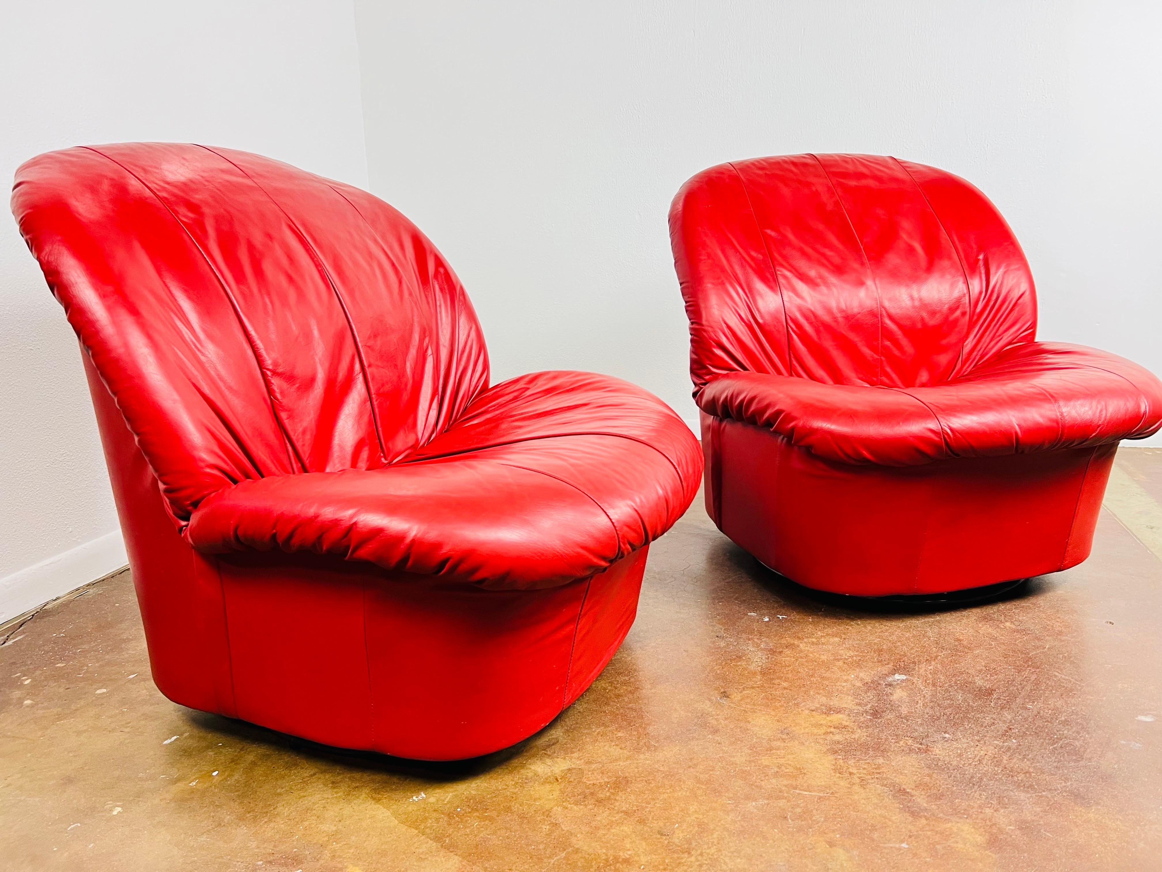 Pair of Red Leather Clamshell Chairs in the Style of Kagan 8