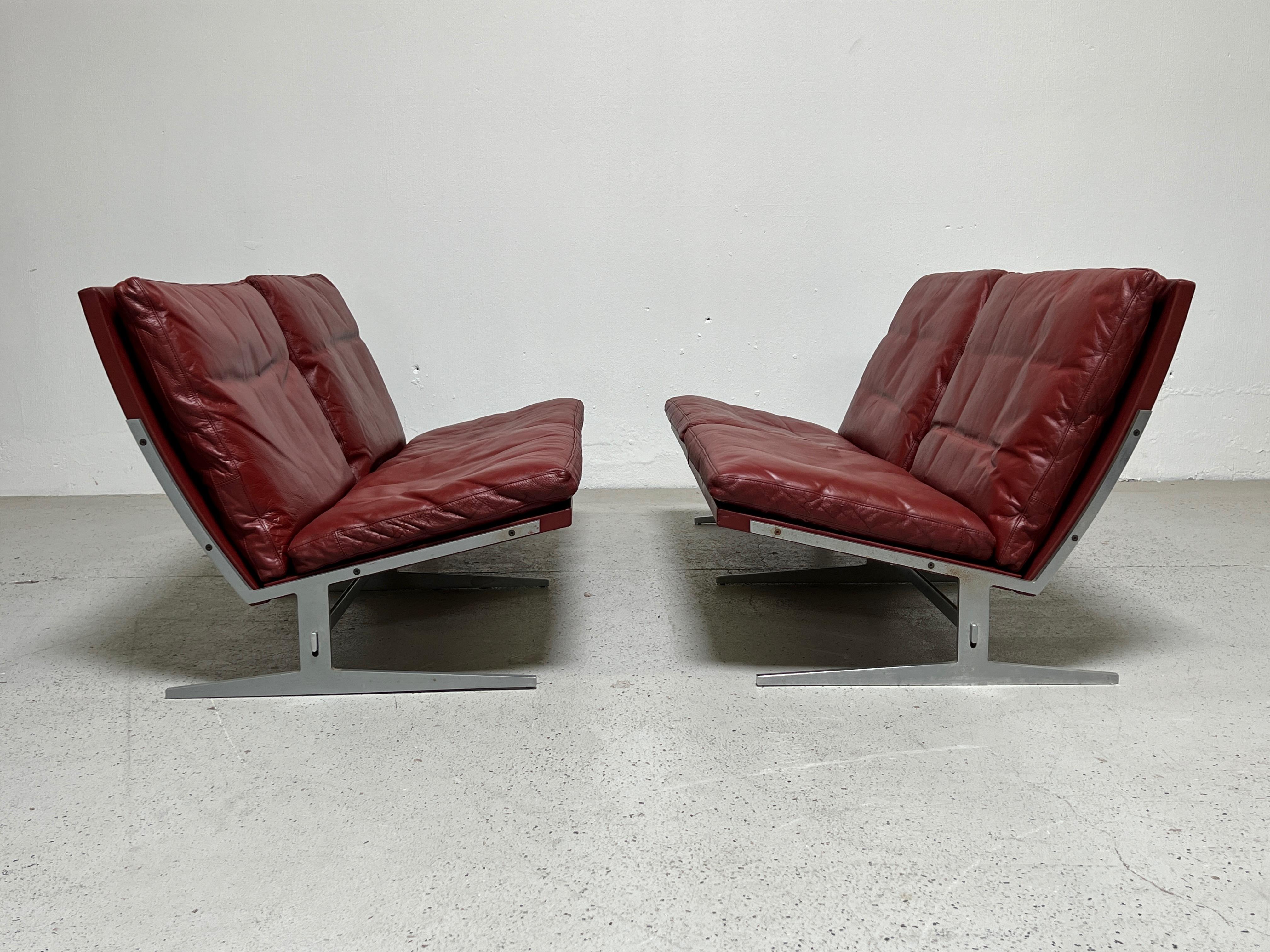 Pair of Red Leather Settees by Fabricius and Kastholm In Good Condition For Sale In Dallas, TX