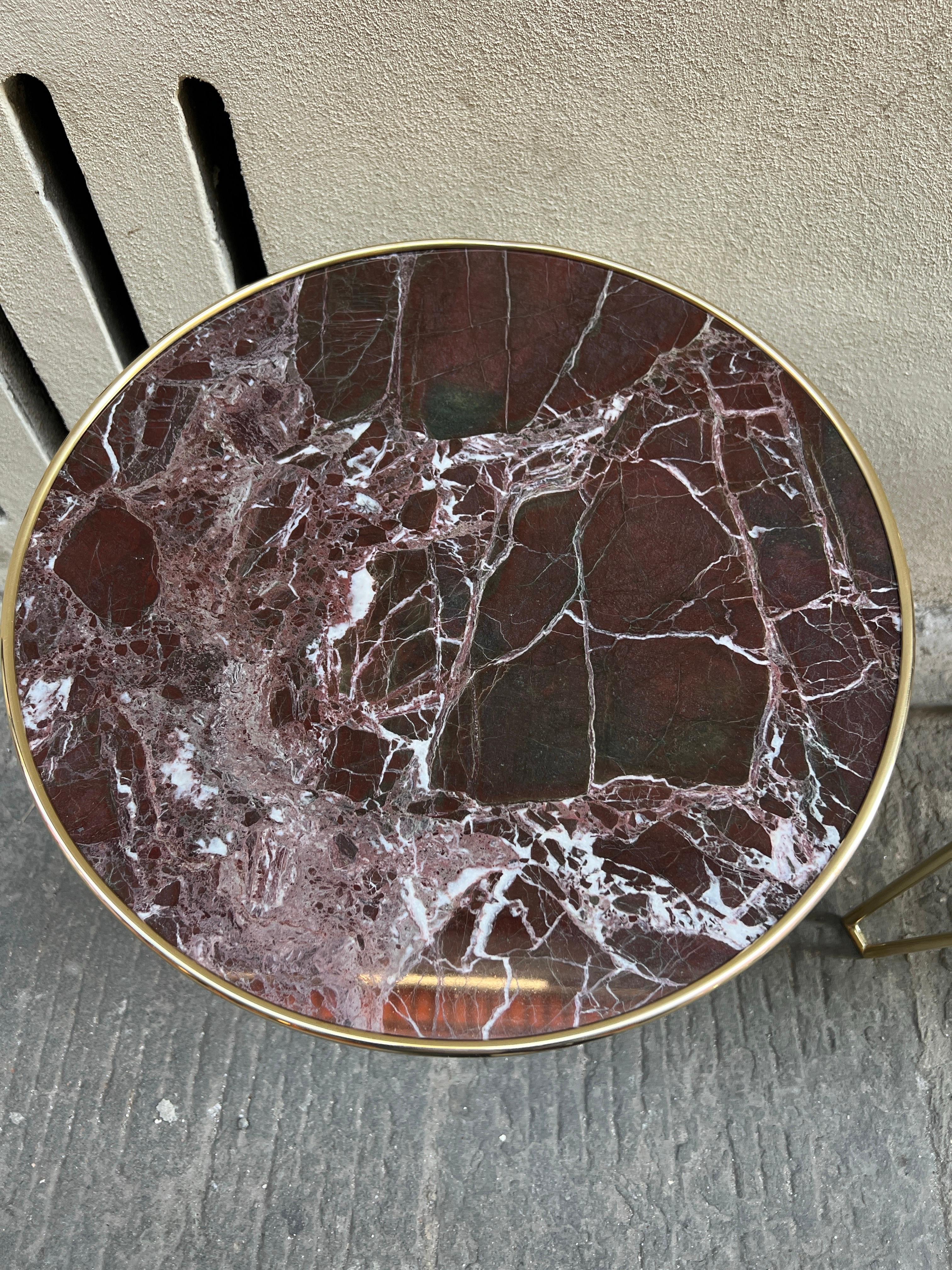 Fin du 20e siècle Pair of Red Levanto Marble Round Side/End Tables with Brass Structure 1980 en vente