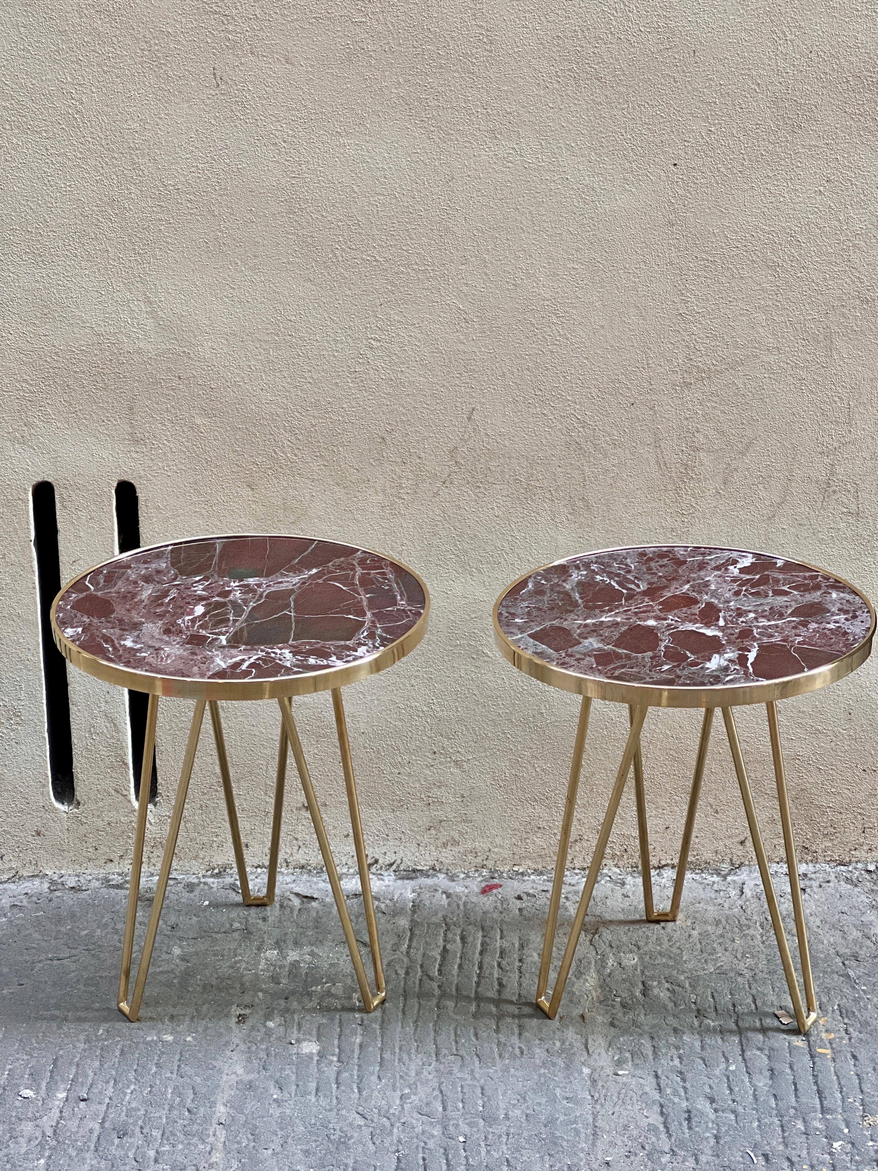 Laiton Pair of Red Levanto Marble Round Side/End Tables with Brass Structure 1980 en vente