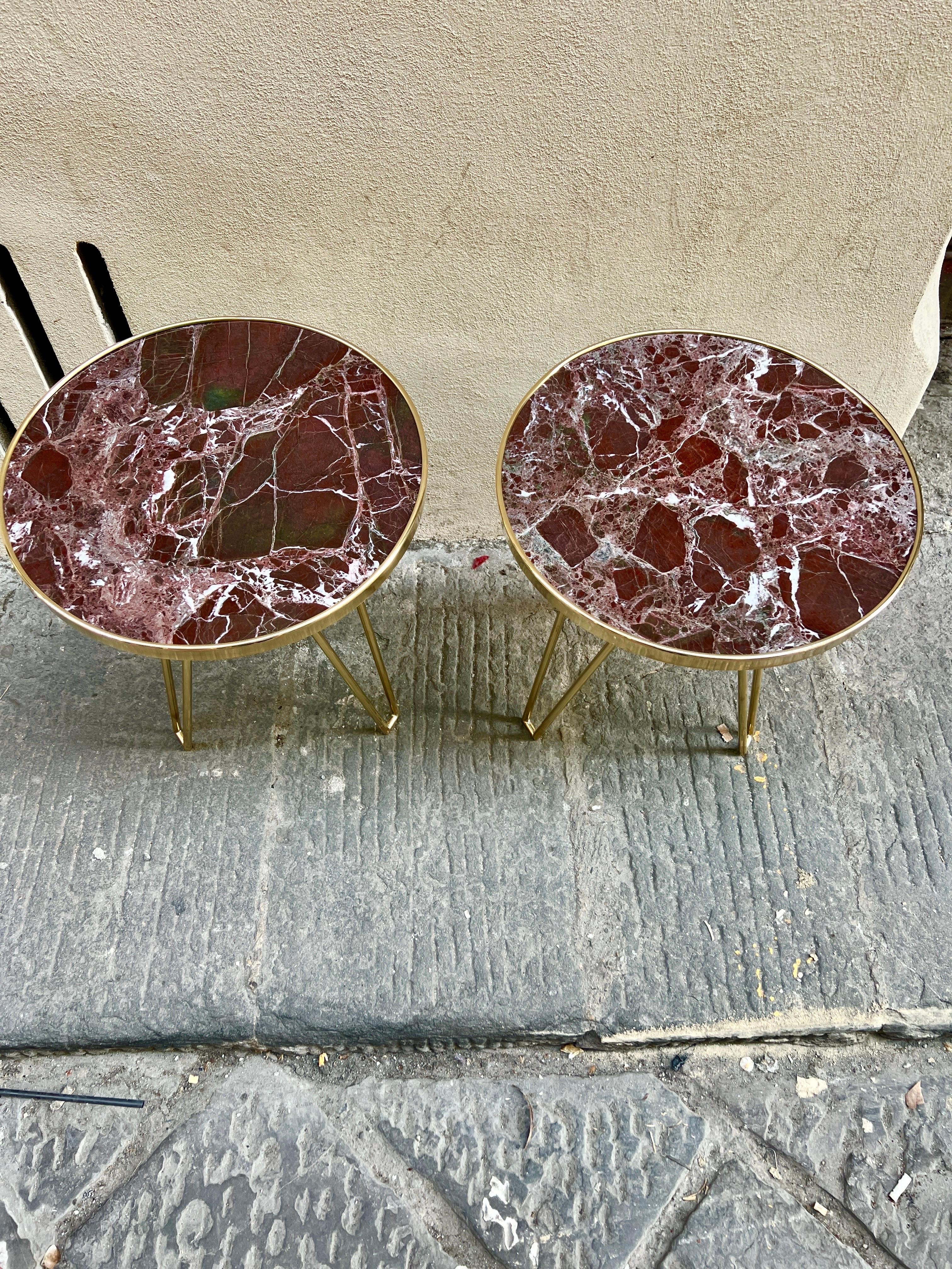 Pair of Red Levanto Marble Round Side/End Tables with Brass Structure 1980 en vente 1