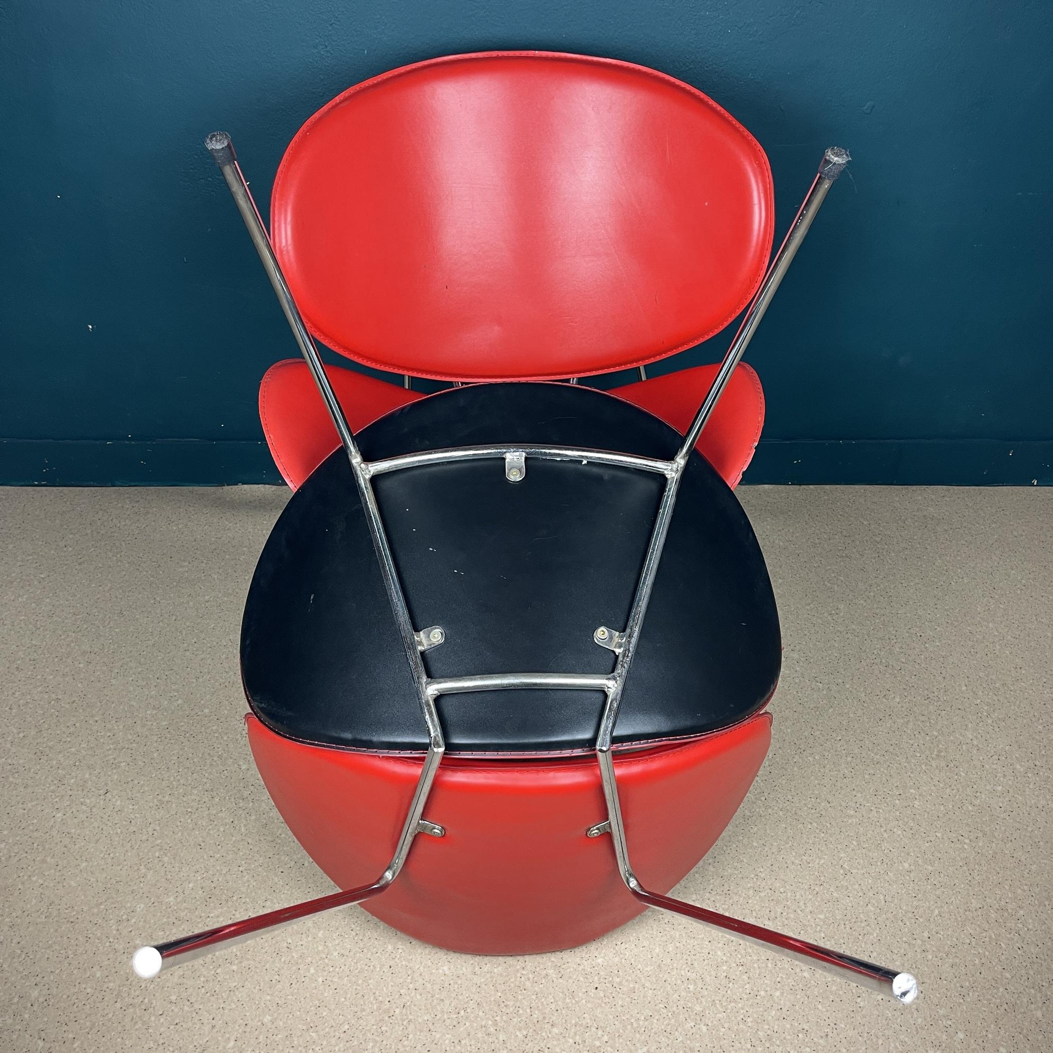 Paire de chaises longues rouges Italie des années 1990 Design Pierre Paulin Style en vente 5