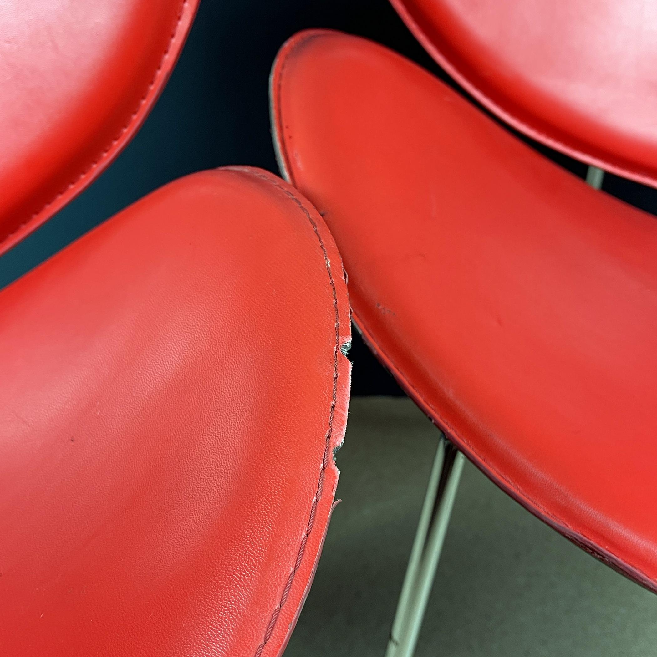 Paire de chaises longues rouges Italie des années 1990 Design Pierre Paulin Style en vente 6