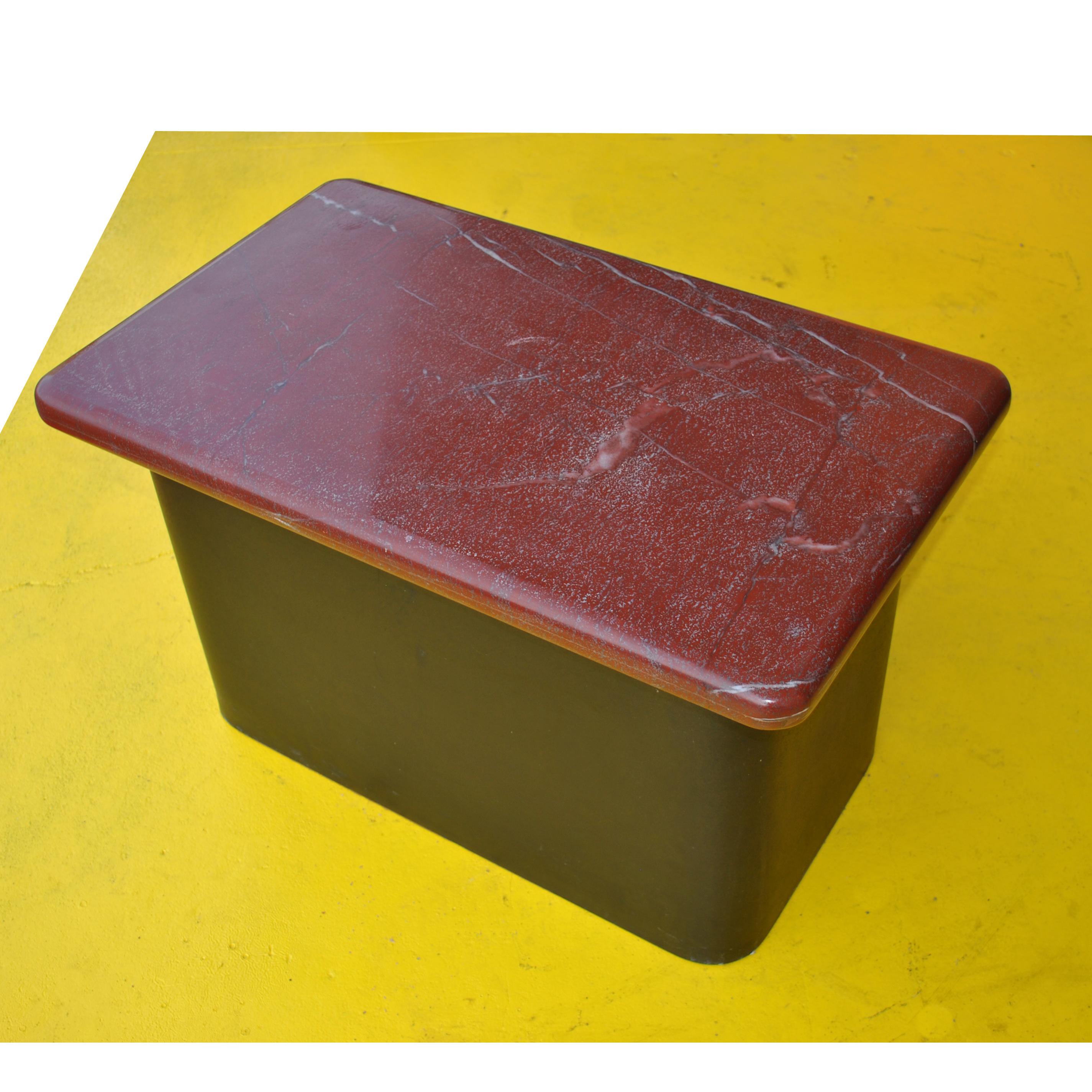 Beistelltische aus rotem Marmor und Holz, Paar (Moderne) im Angebot