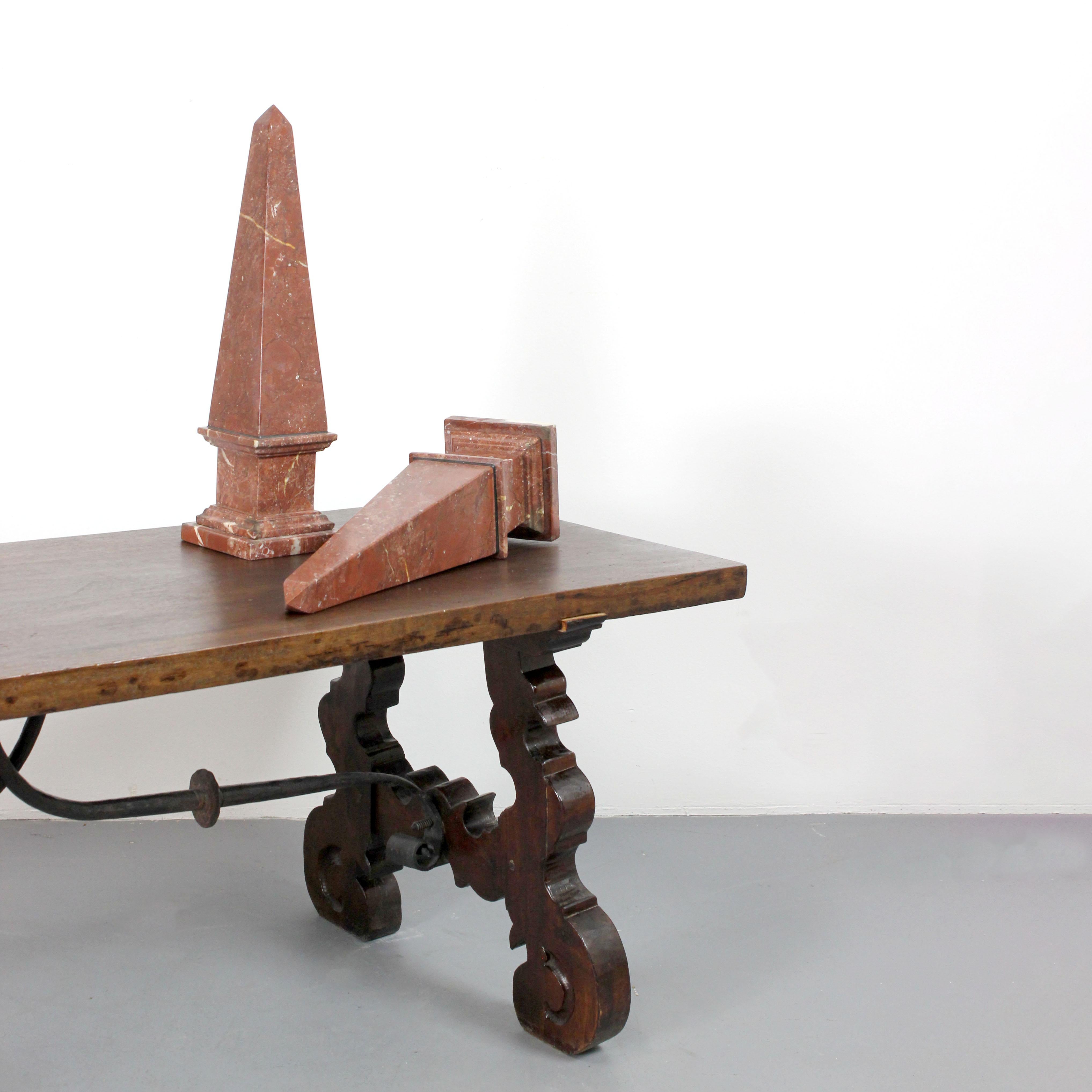 Italiano Pair of red marble obelisks - Italy - 19th century in vendita