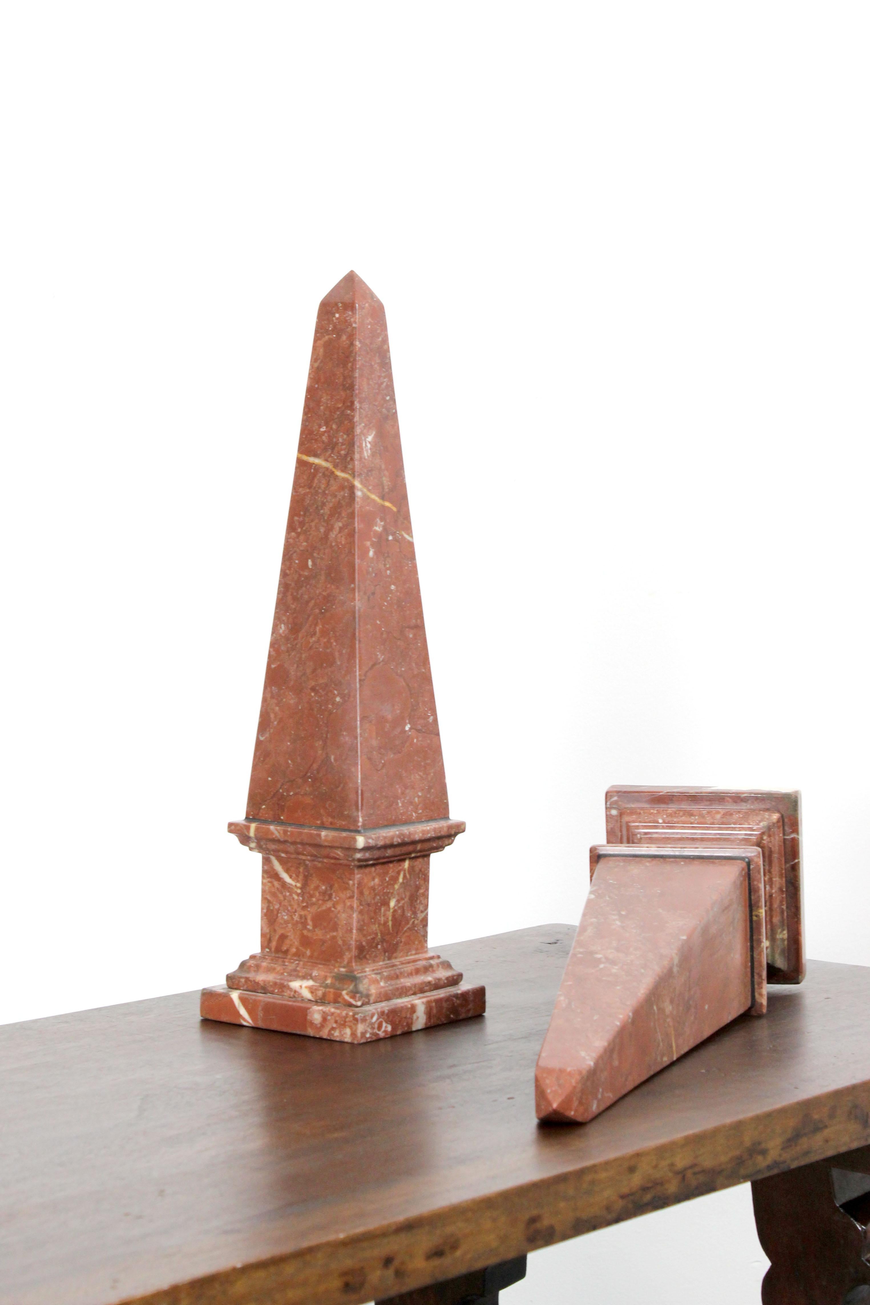 Pair of red marble obelisks - Italy - 19th century In condizioni buone in vendita a Madrid, España