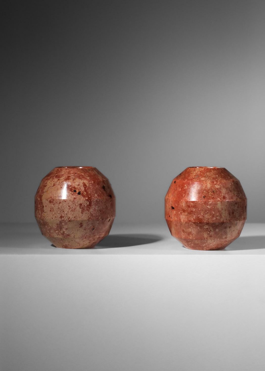 pair of French vases in speckled red marble from the 40's. Very nice vintage condition, slight traces of age and use (see photos). 