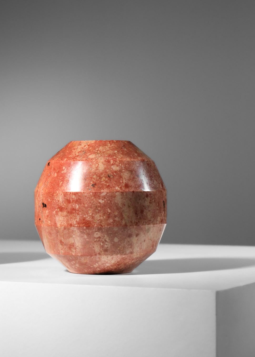 Pair of red marble vases from the 40's For Sale 1