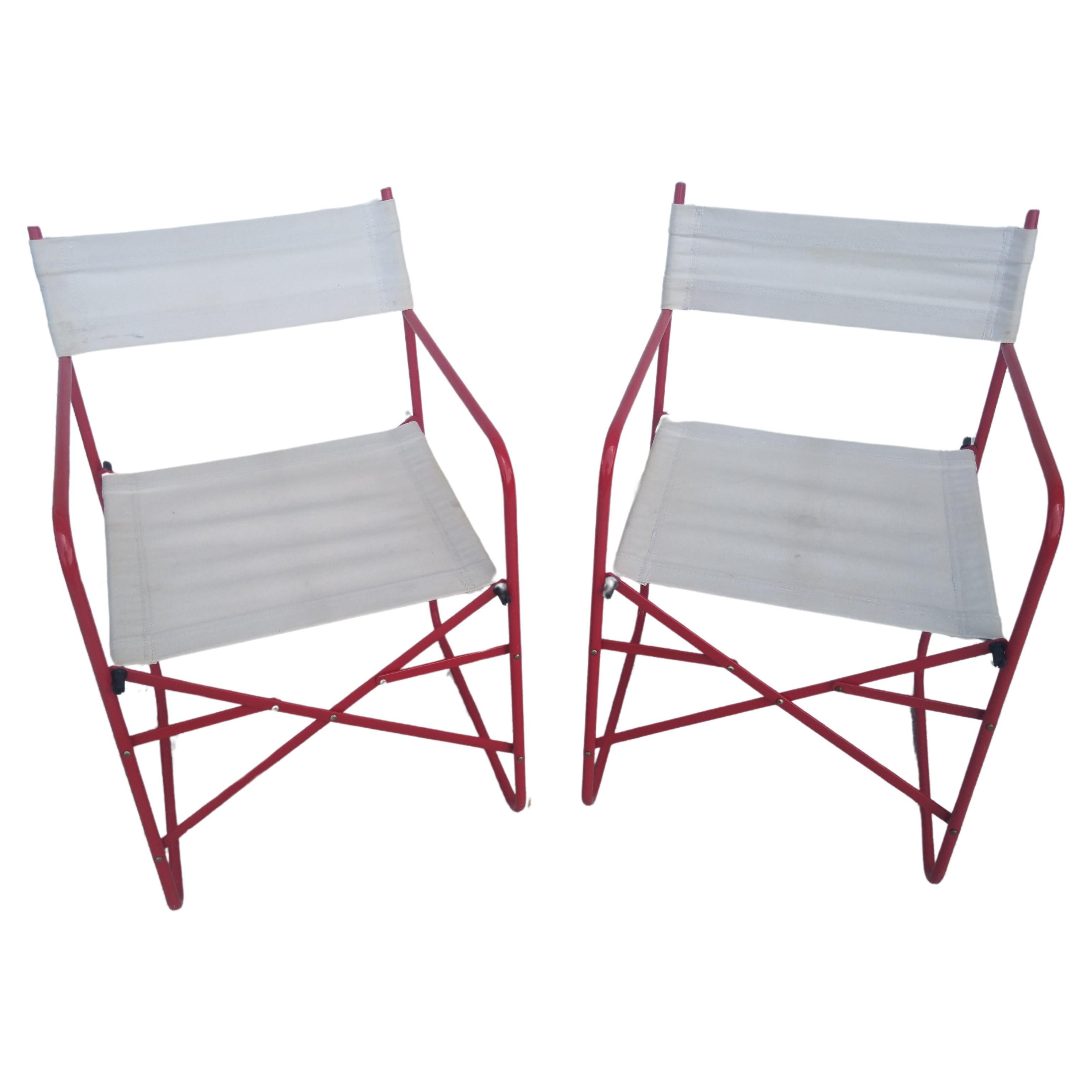 Paire de chaises de directeur pliantes en métal rouge en tissu blanc