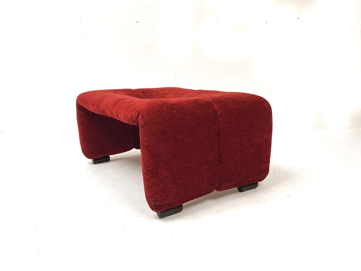 Fabric Pair of red mid-century armchairs with ottoman, model Coronado
